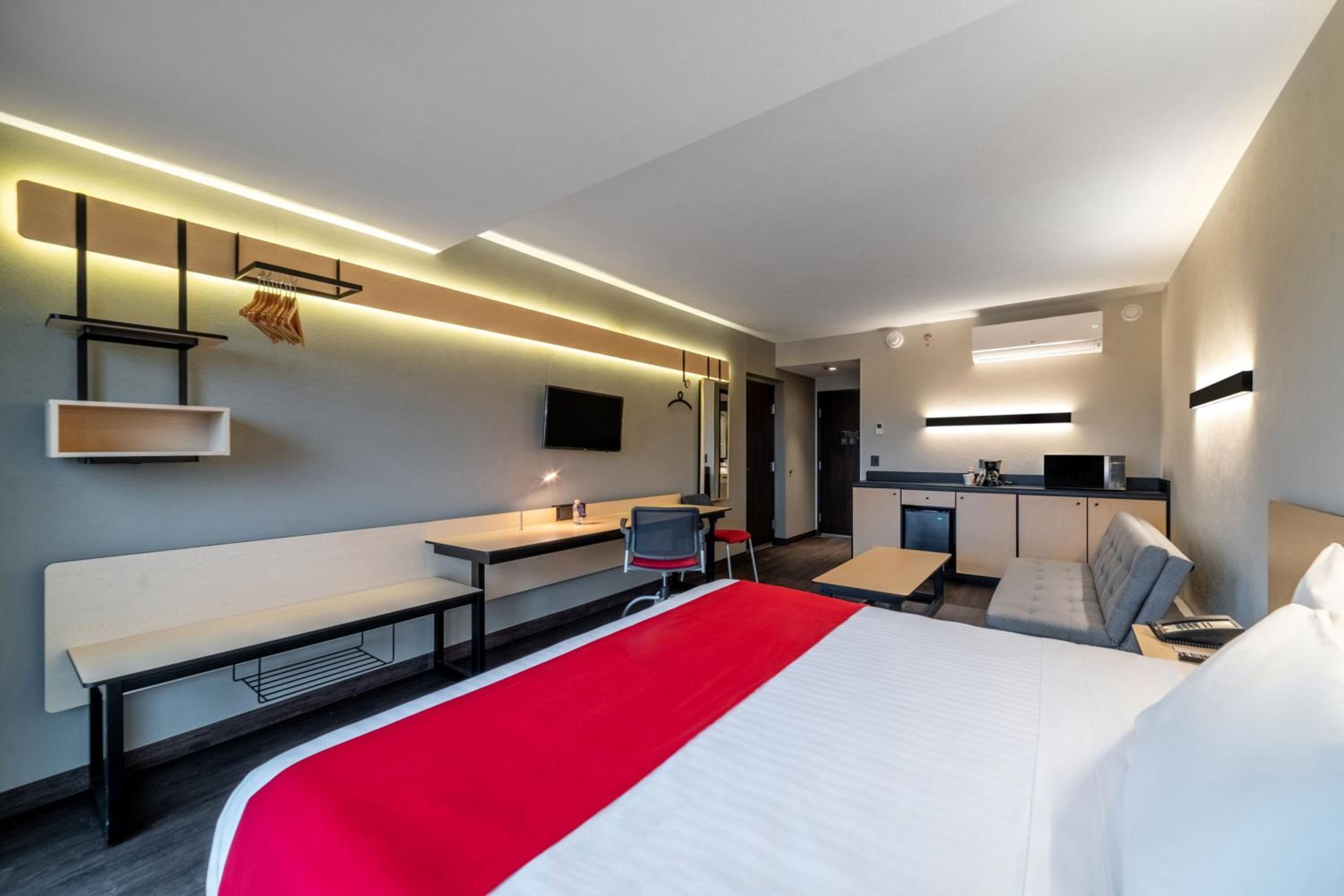 Superior King Room with Sofa Bed - Photo 6