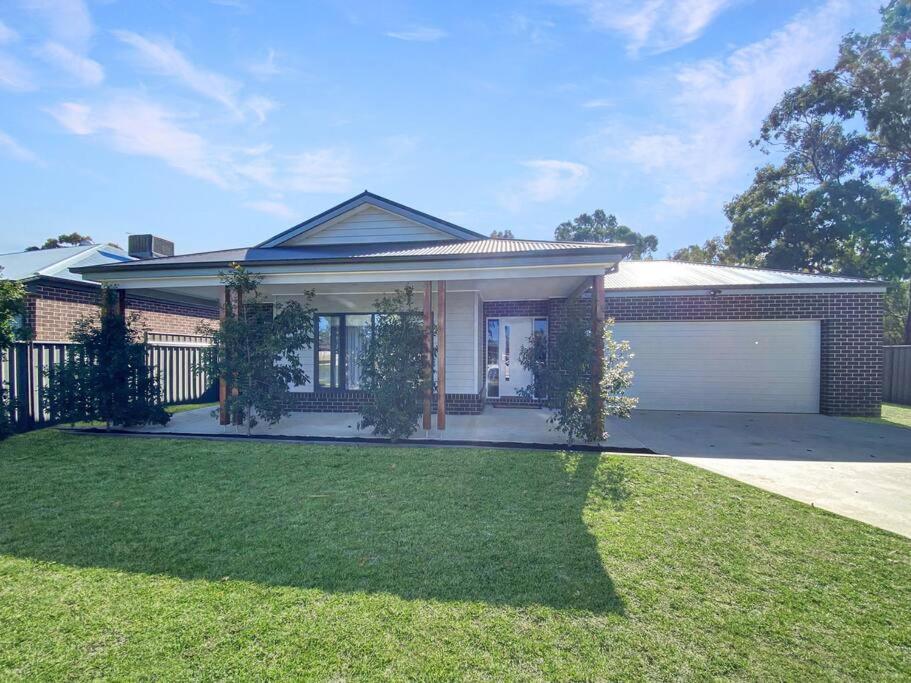 Four-Bedroom House photo 3
