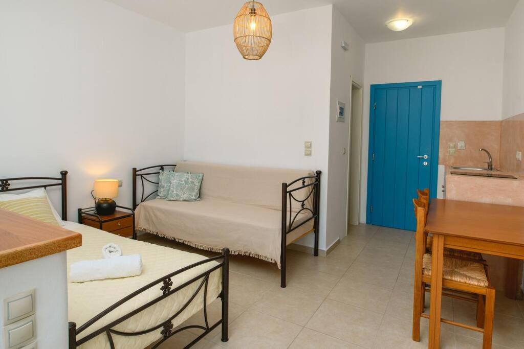One-Bedroom Apartment photo 2