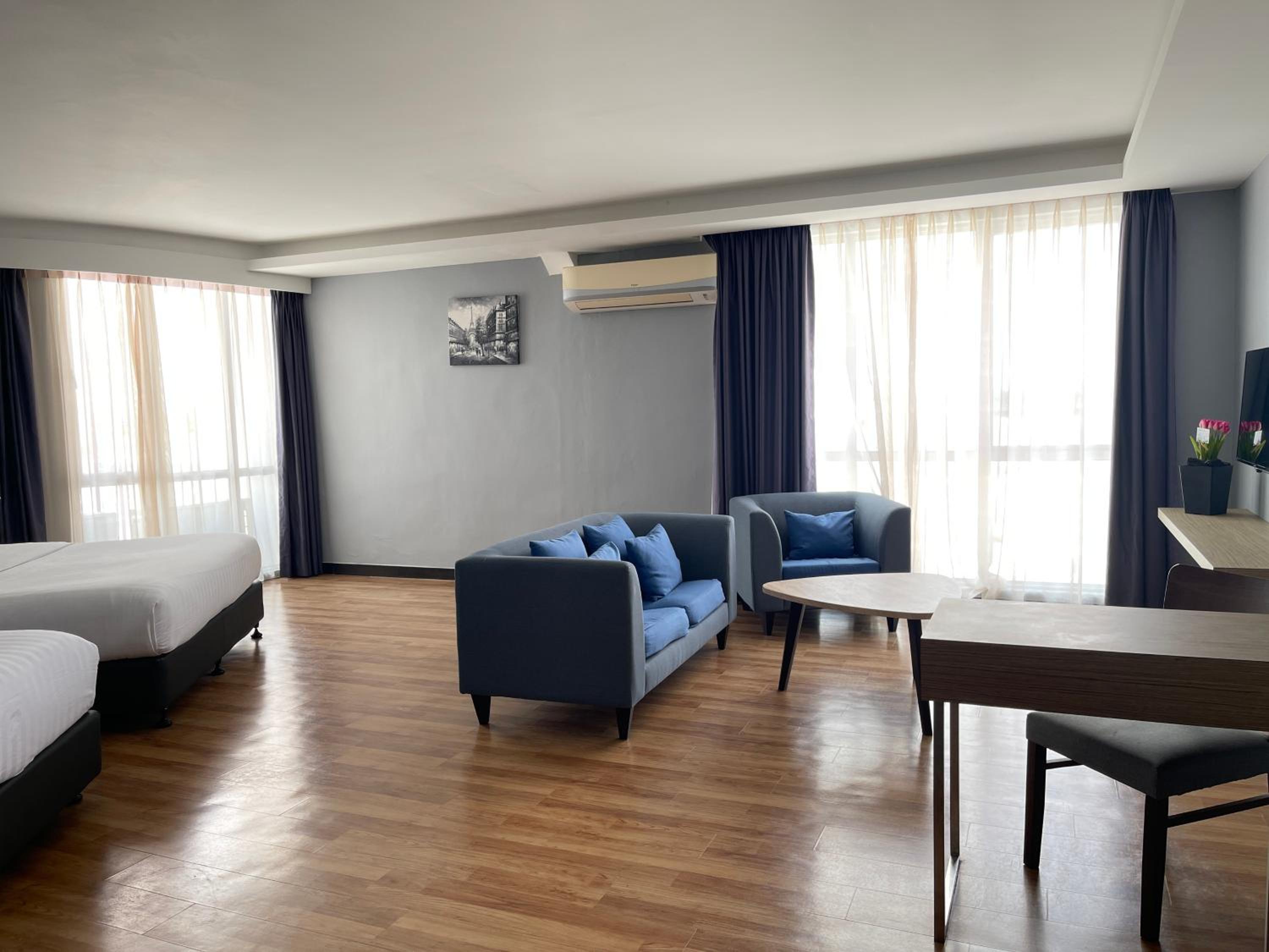 Family Room - Photo 9