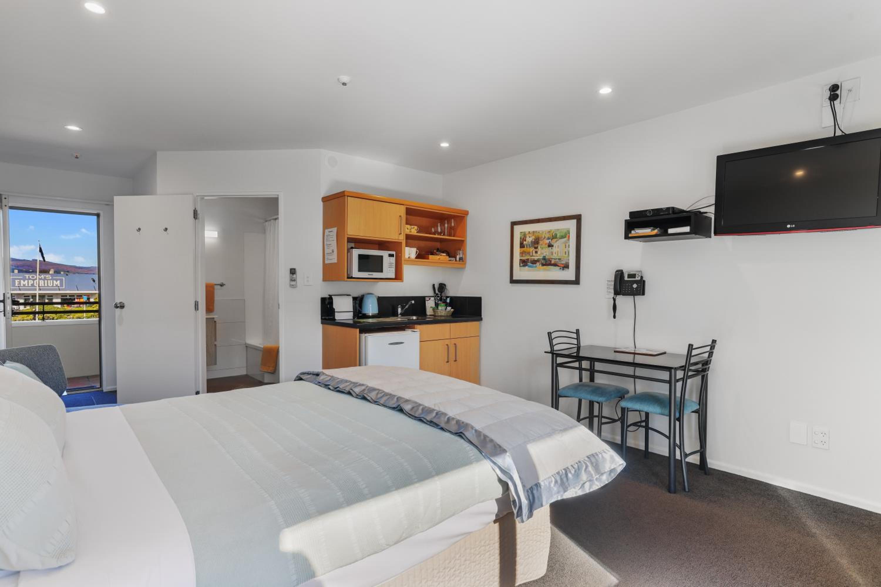 Deluxe Suite with Spa Bath - Photo 1