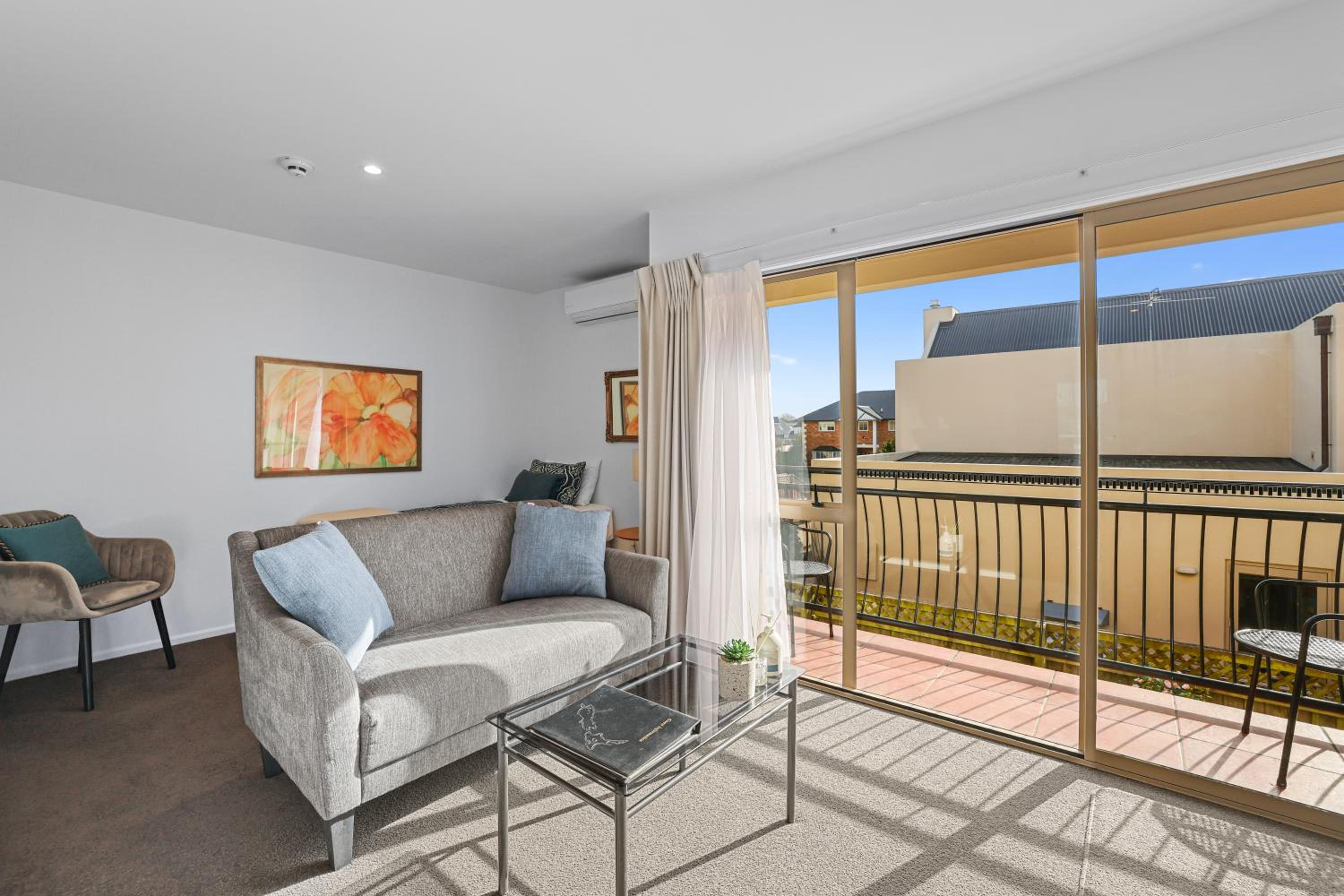 One-Bedroom Suite - Photo 3