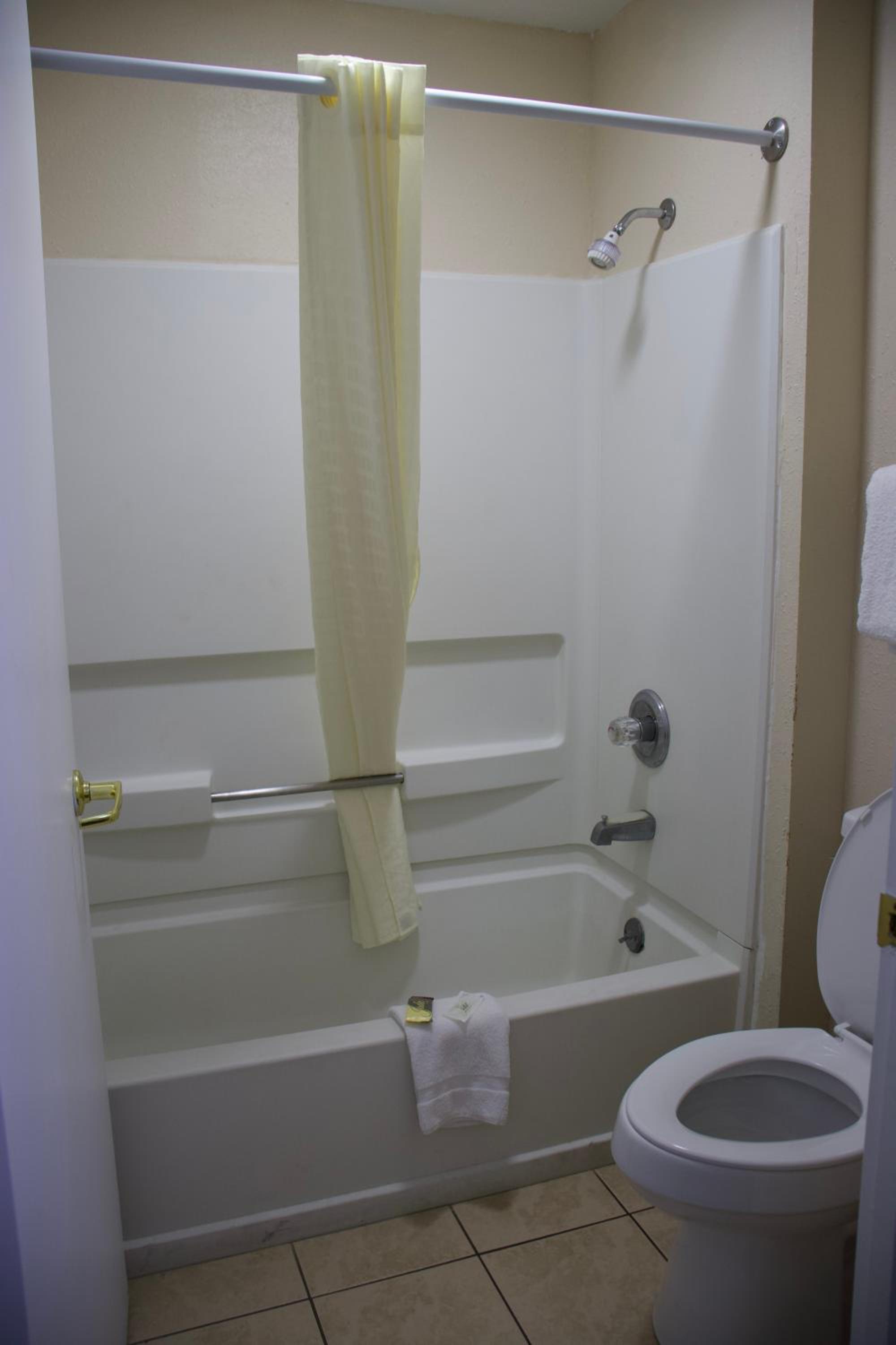 King Room - Non-Smoking photo 2