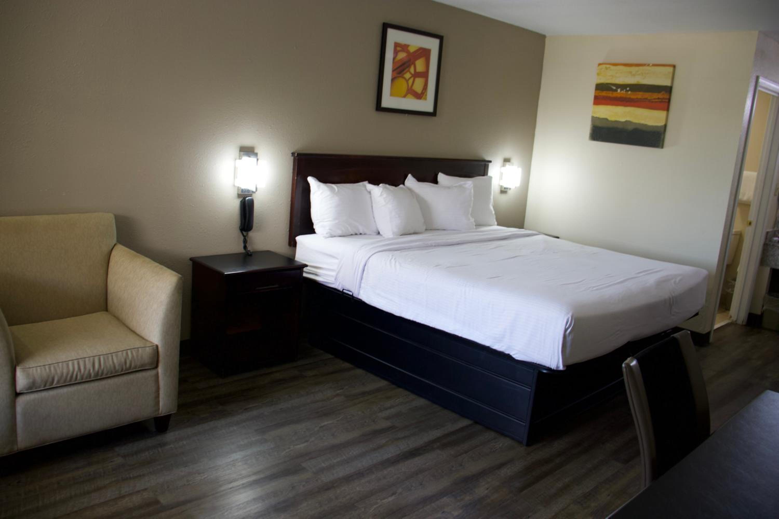 King Room - Non-Smoking photo 1