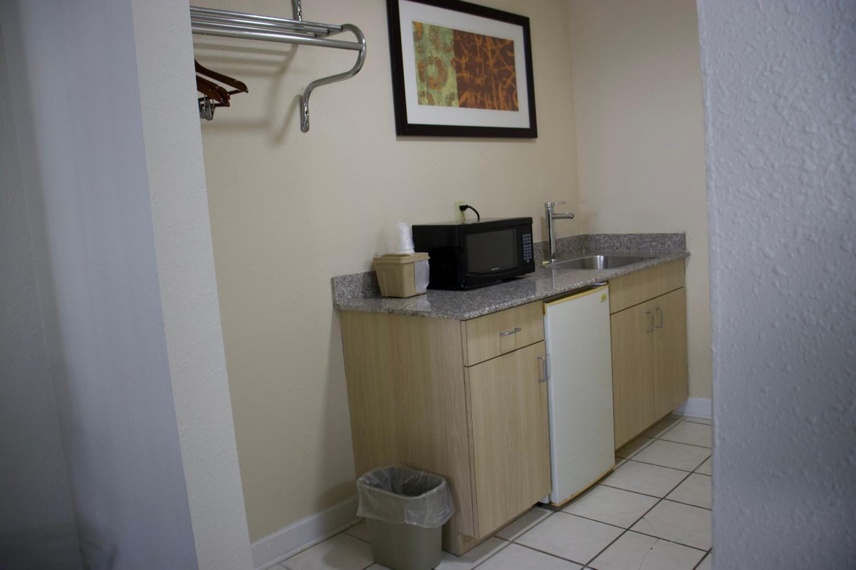 Deluxe King Suite photo 3