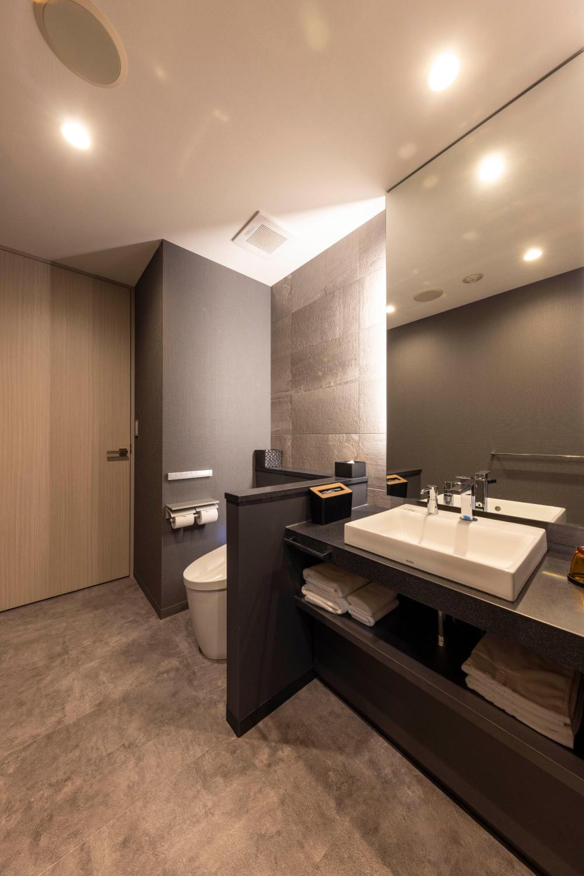 Deluxe King Room - Photo 6