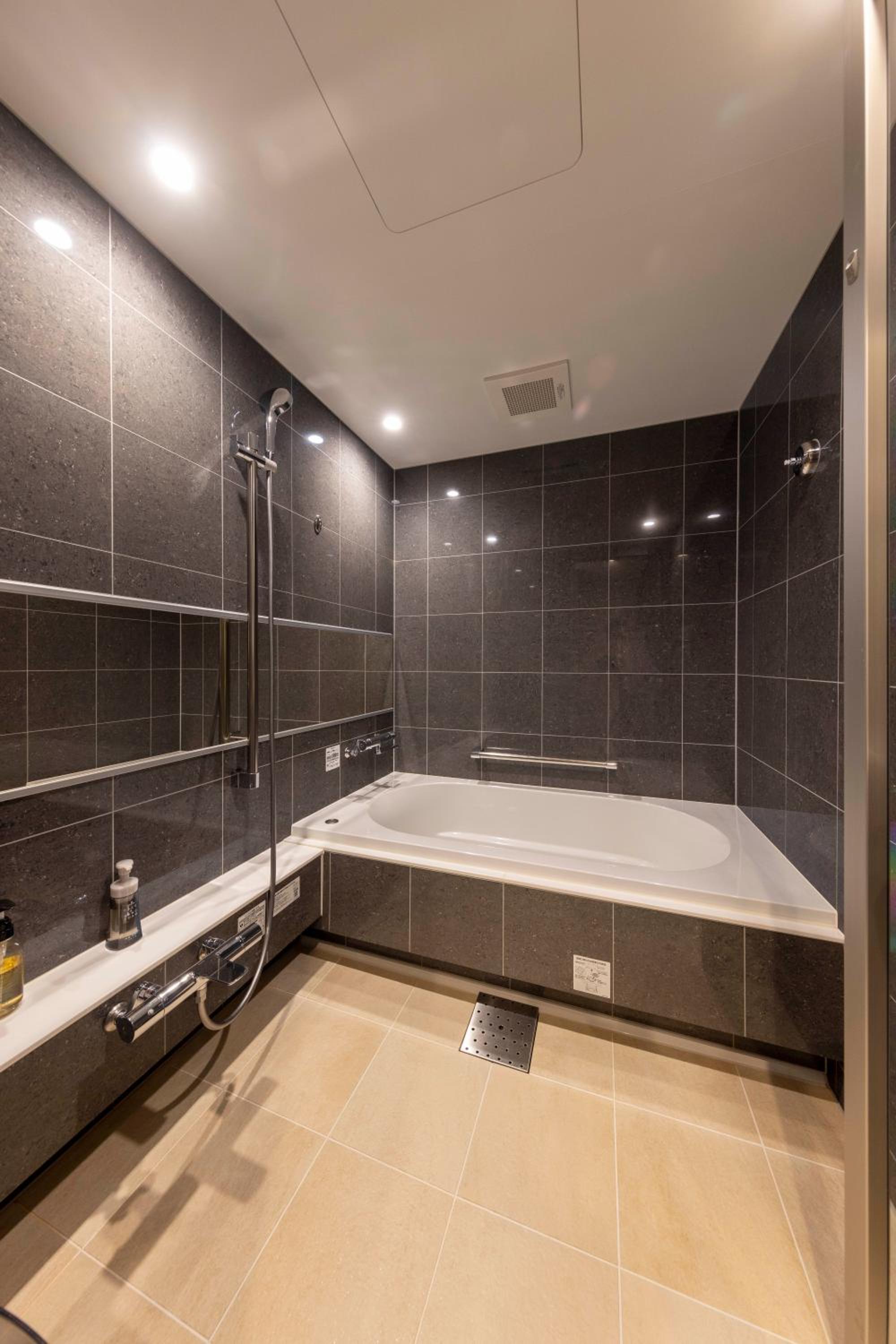 Deluxe King Room - Photo 7