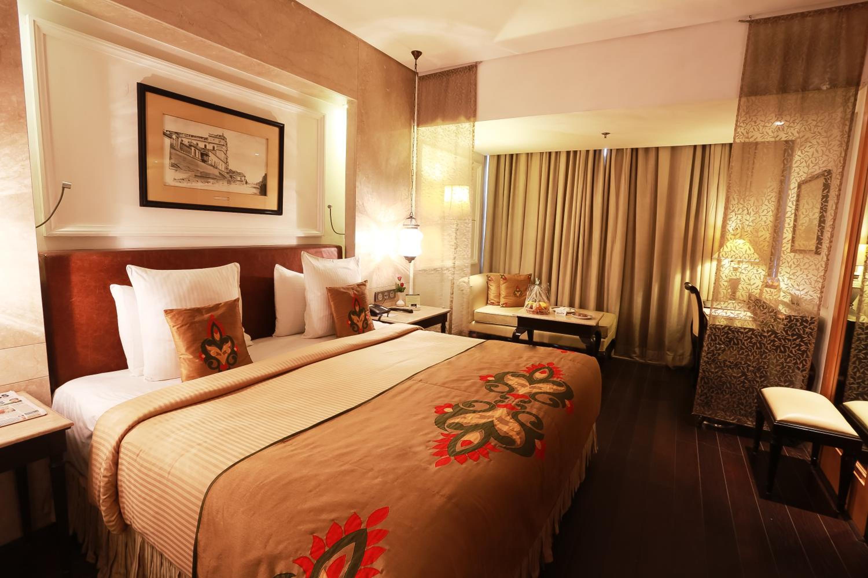 Executive Room - Photo 1