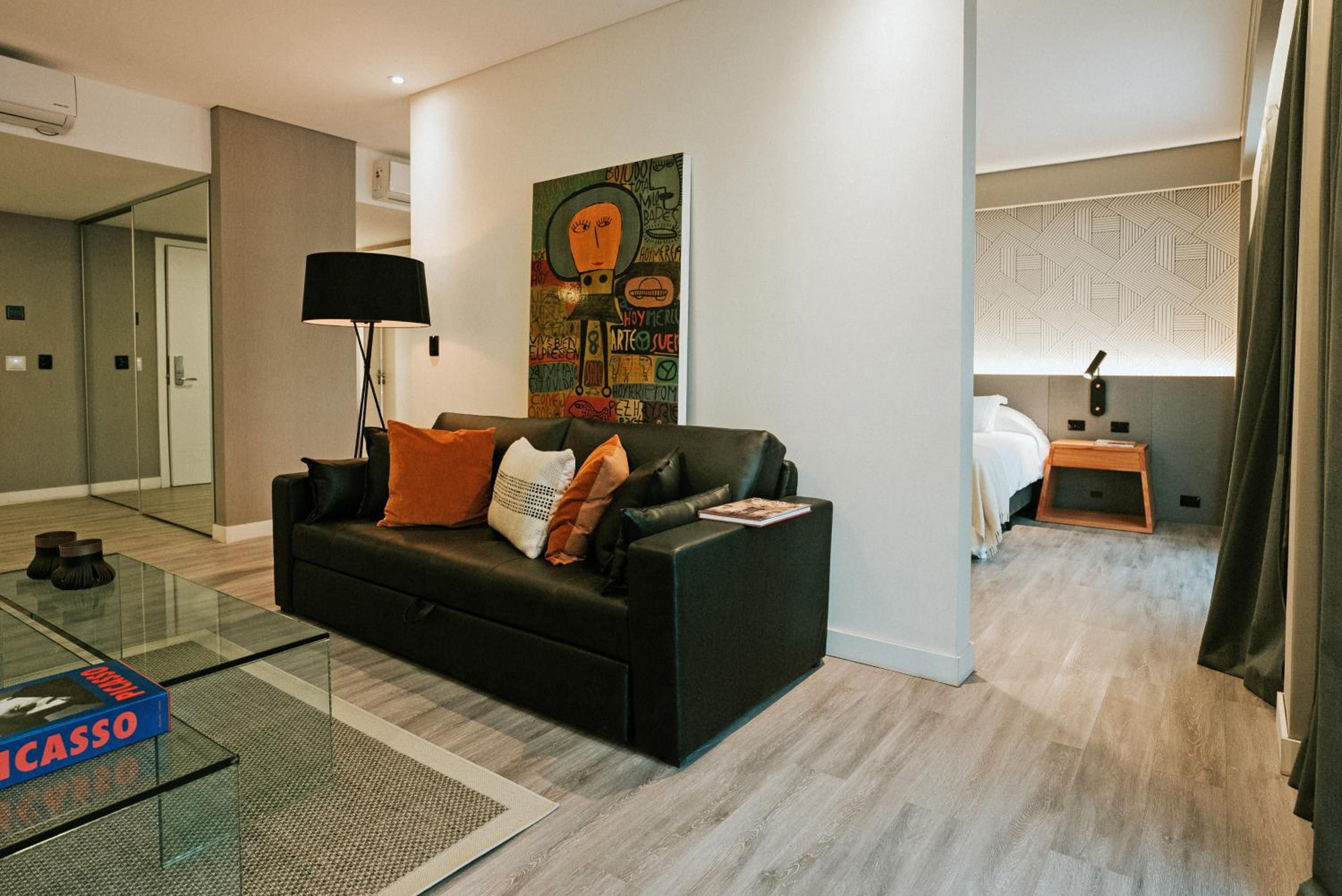 Deluxe King Suite photo 1