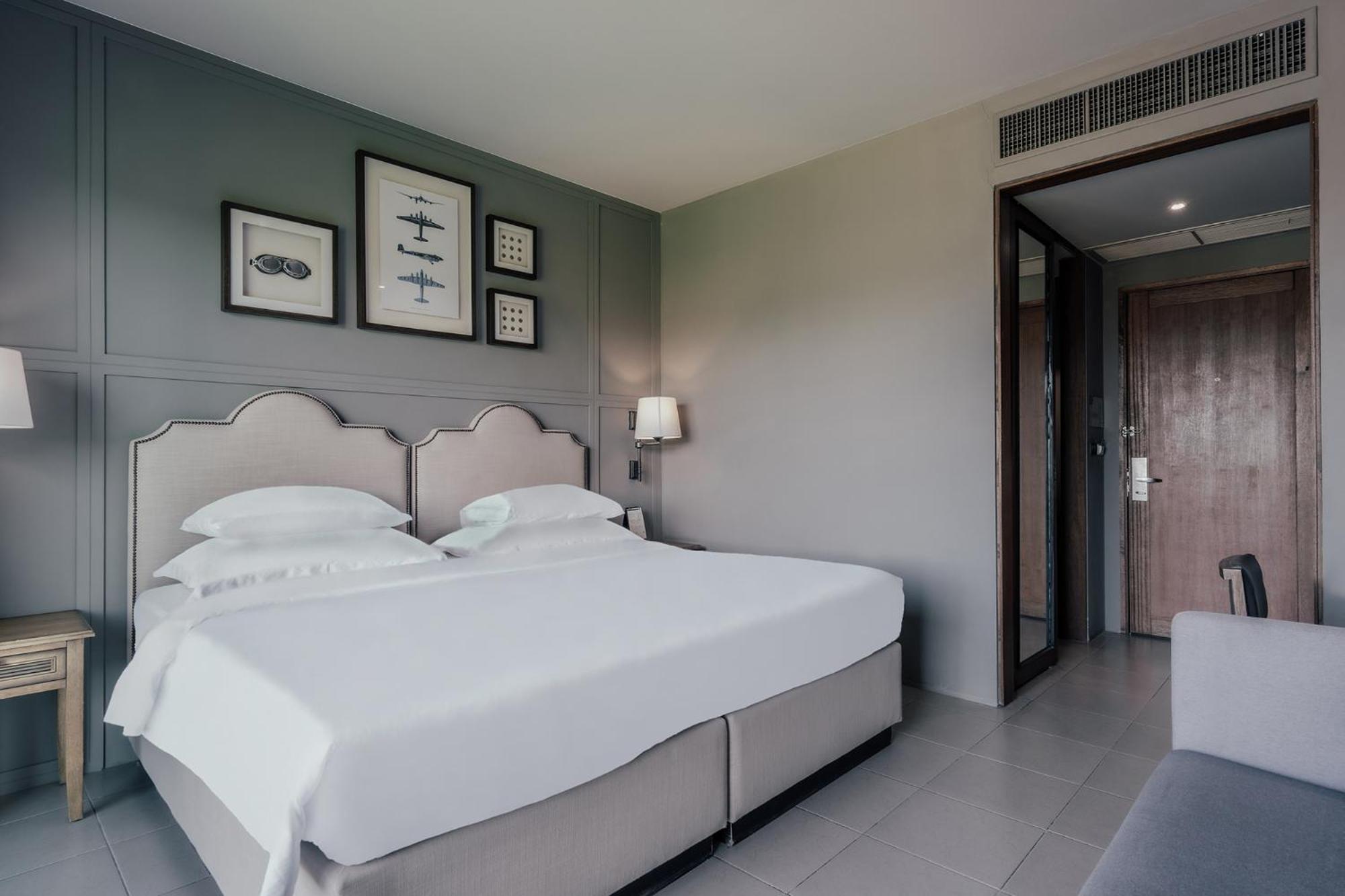 Deluxe Room with Pool View