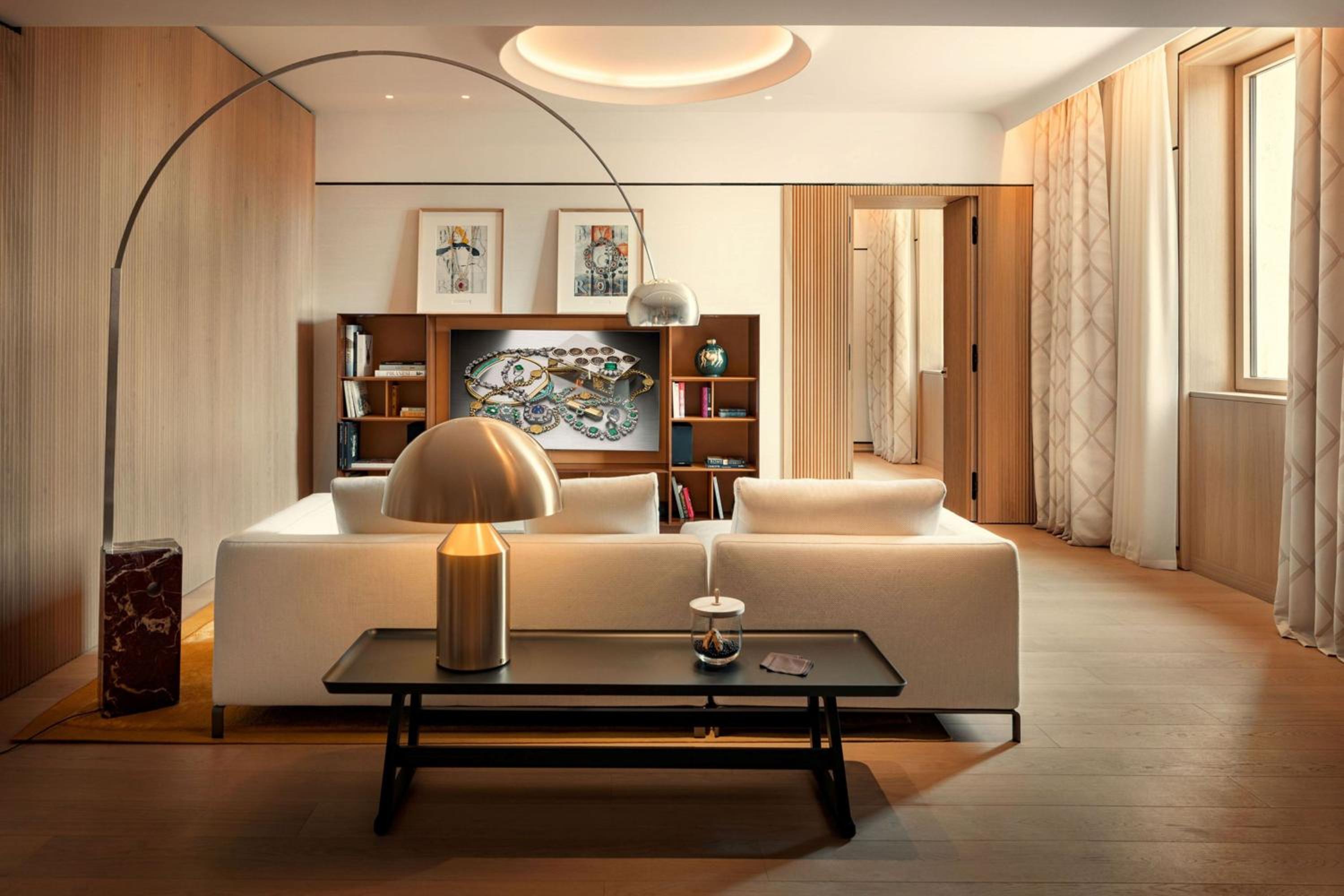 One-Bedroom Deluxe King Suite with City View