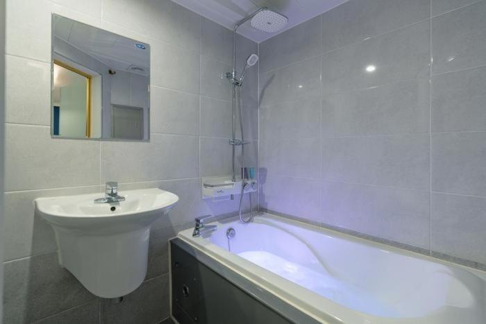 Double Room With Spa Bath photo 3
