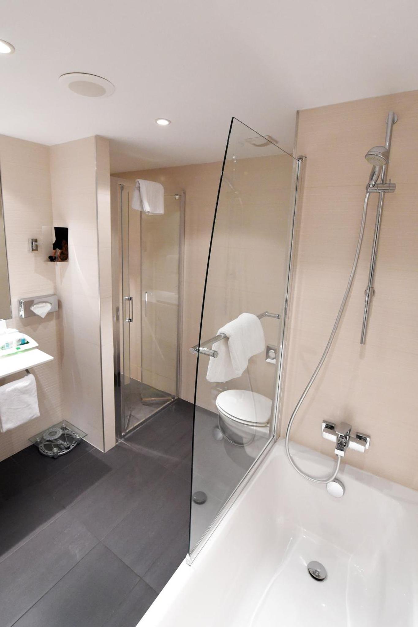 Premium Queen Room - Photo 3