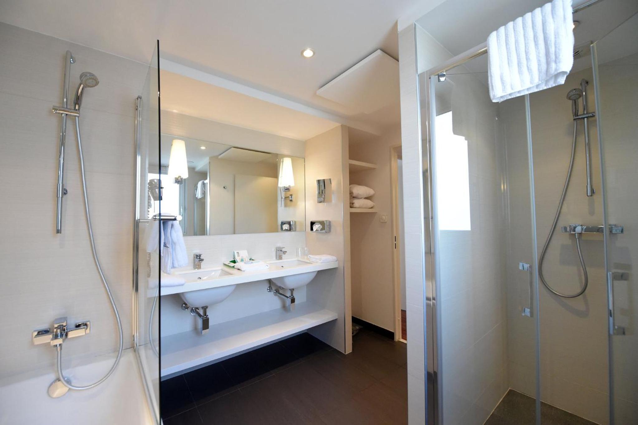 King Suite with Sofa Bed - Photo 7