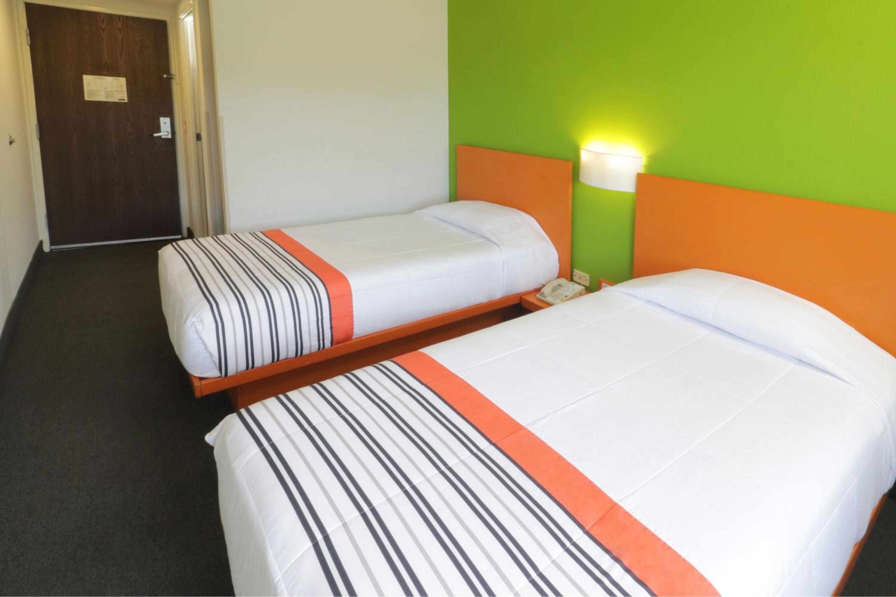 Twin Room - Photo 1