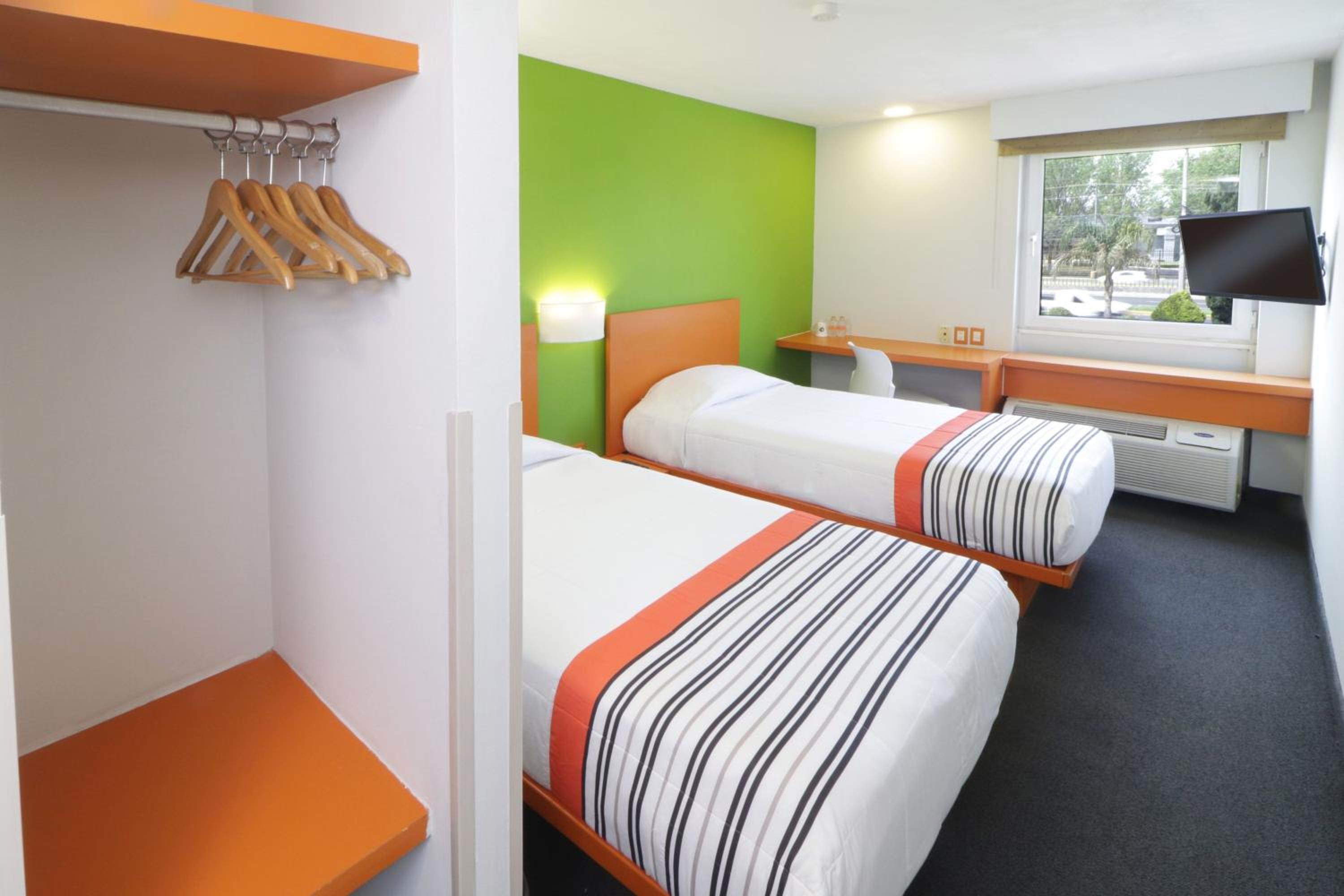 Twin Room - Photo 9