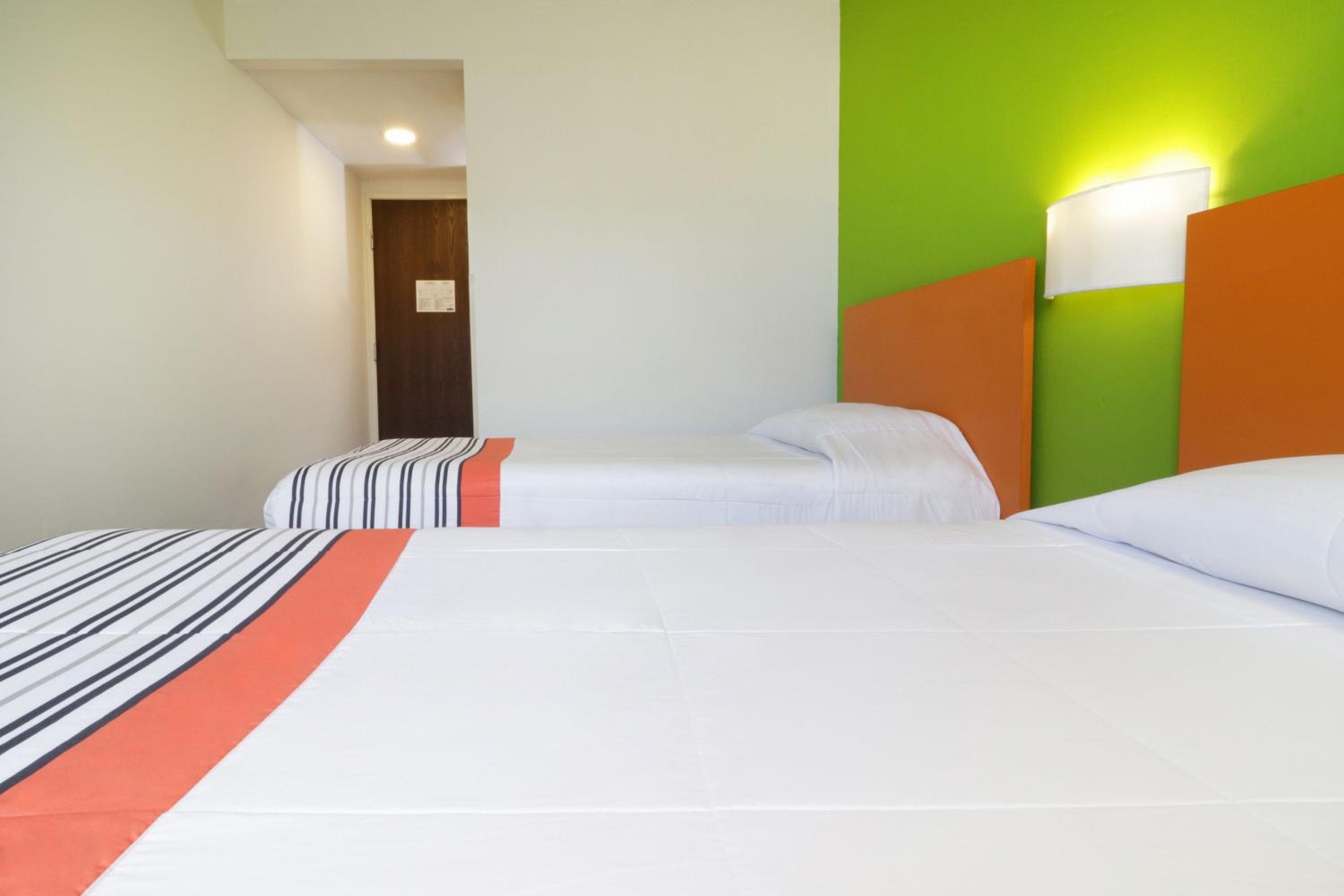 Twin Room - Photo 8