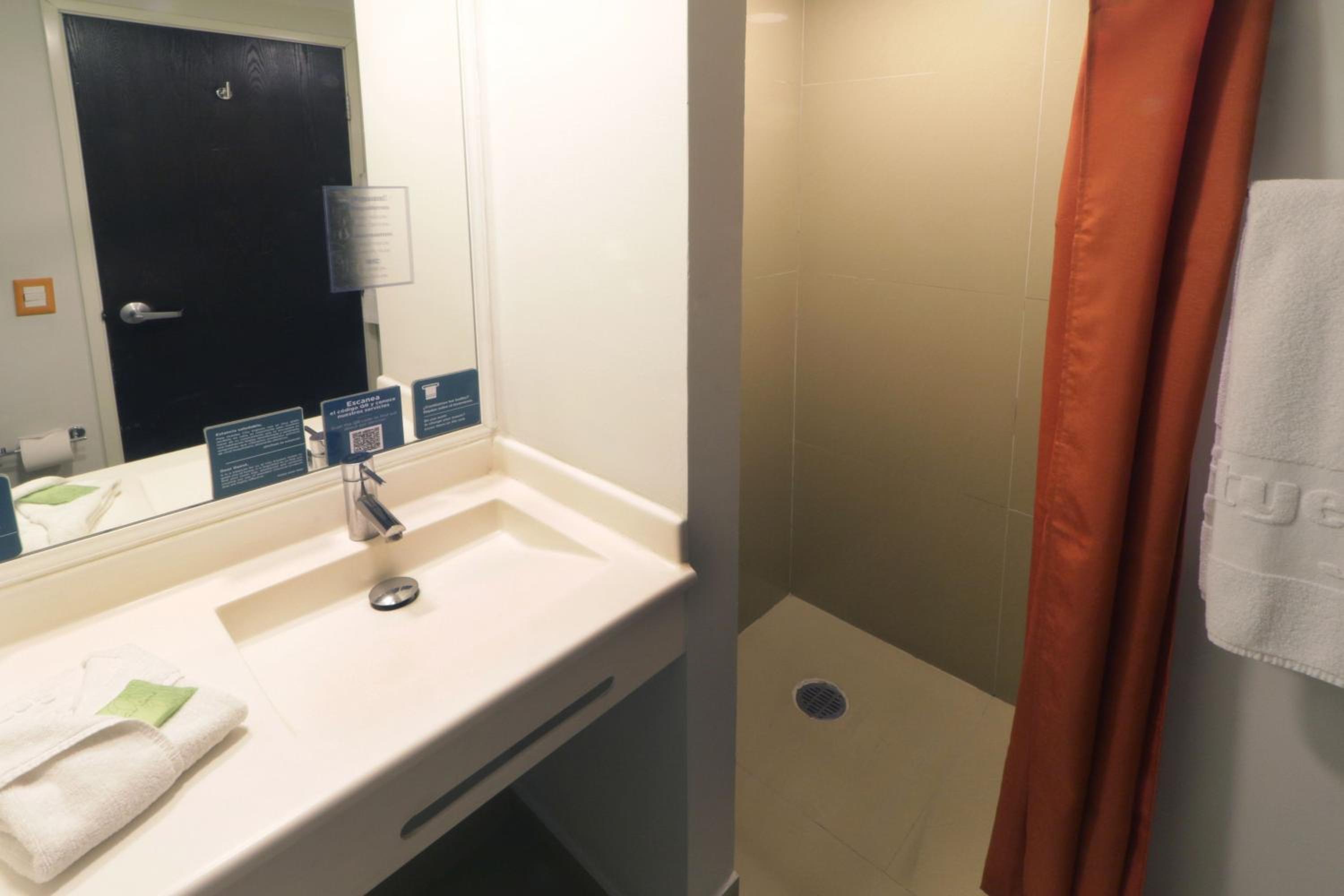 Queen Room - Photo 2