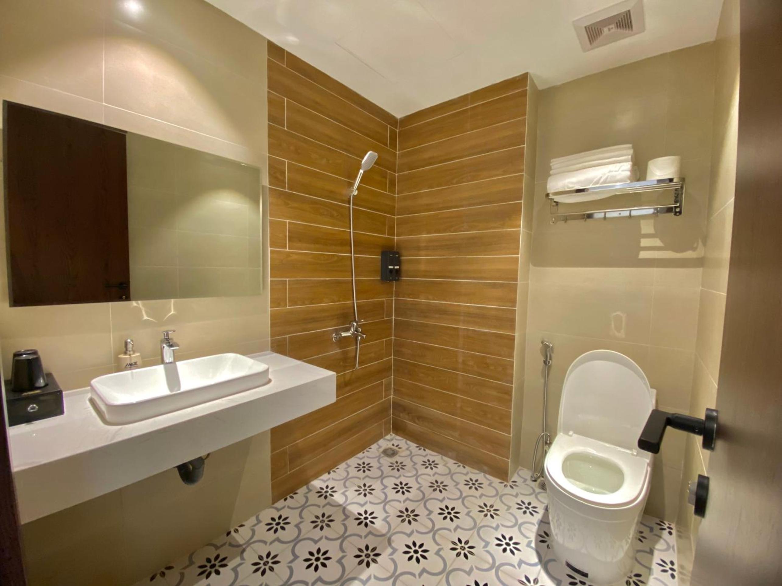 Double Room with Lake View - Photo 38