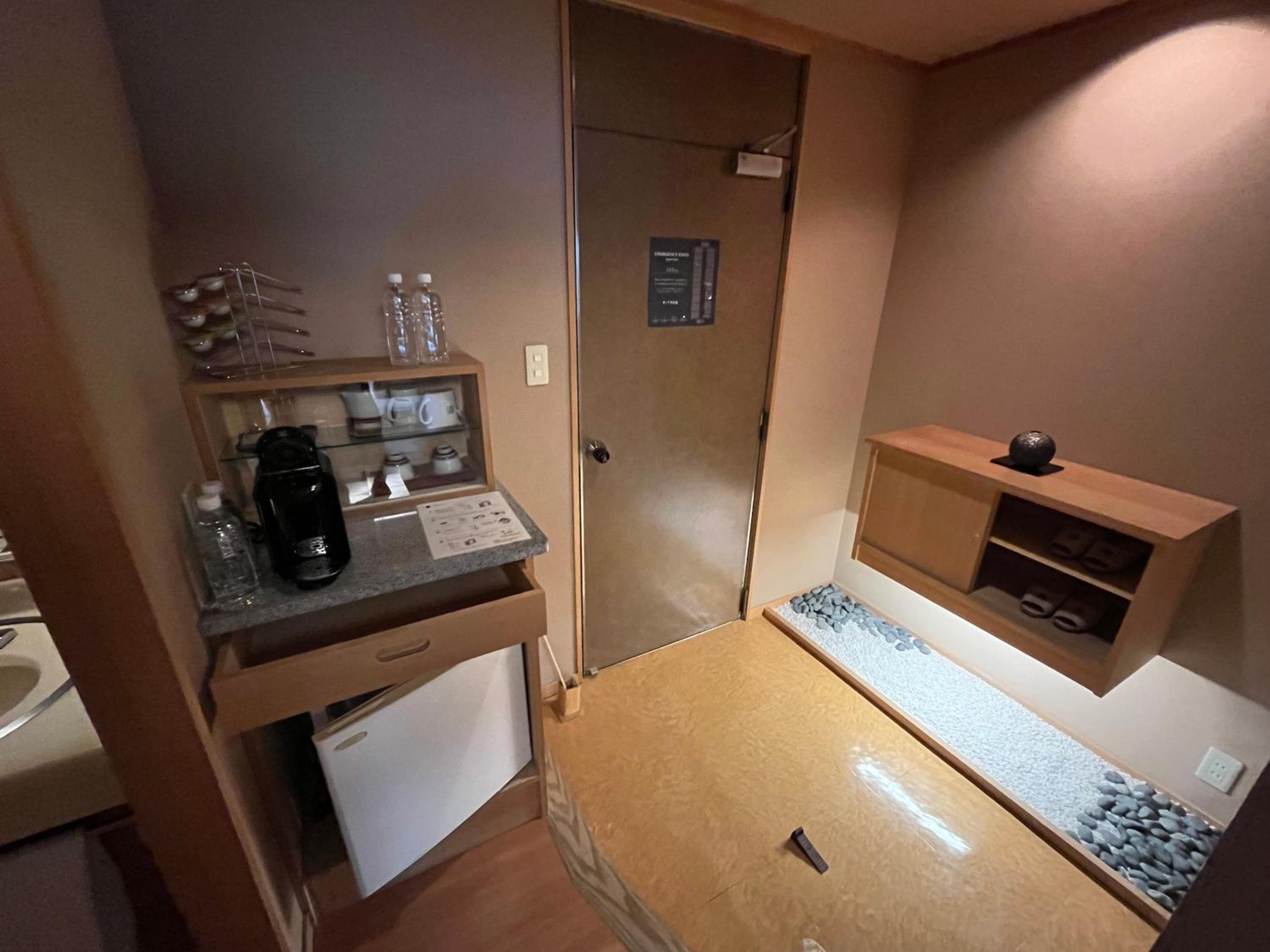 Japanese-Style Room with Shared Bathroom - Photo 5