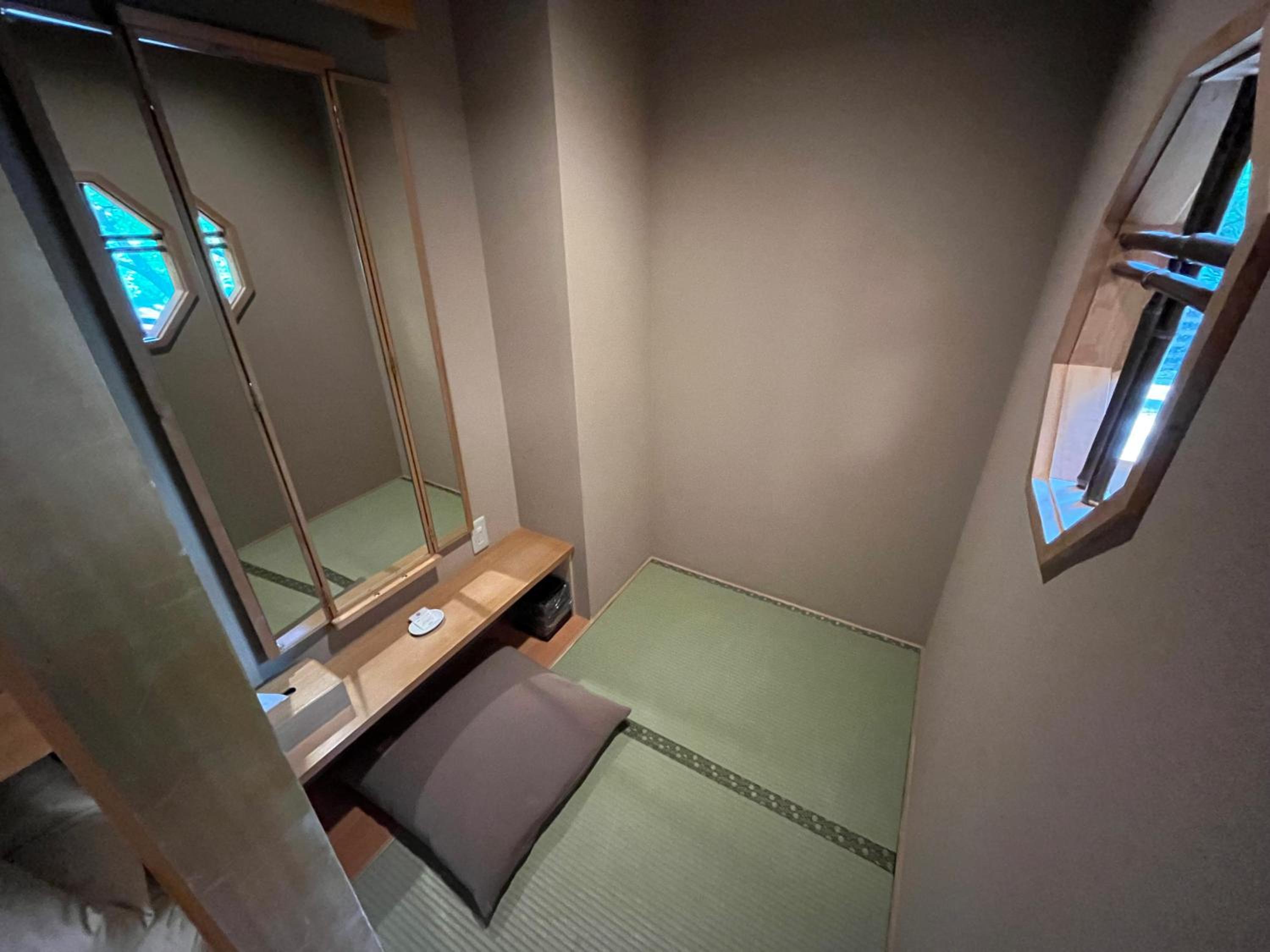 Japanese-Style Room with Shared Bathroom - Photo 3