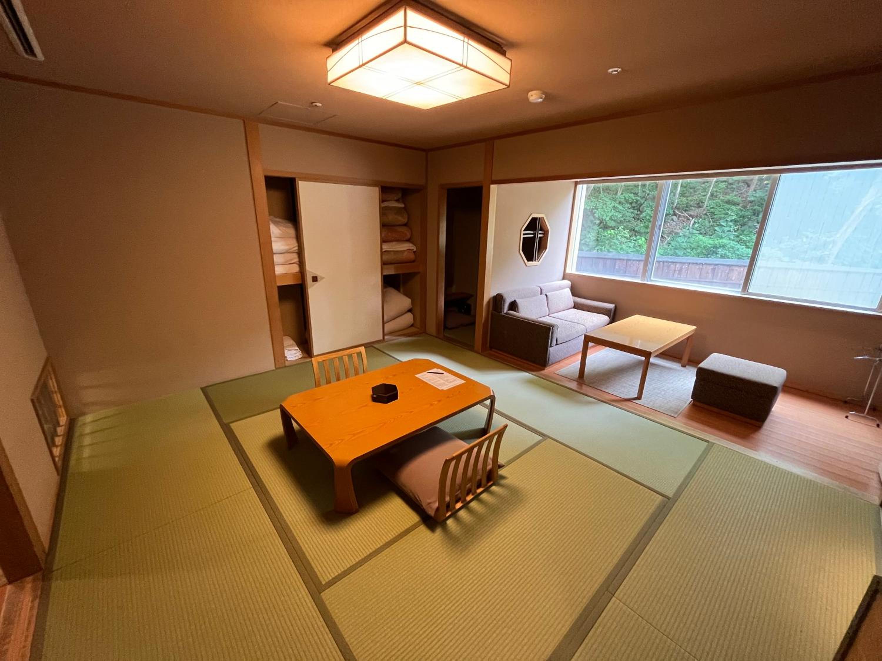 Japanese-Style Room with Shared Bathroom - Photo 9