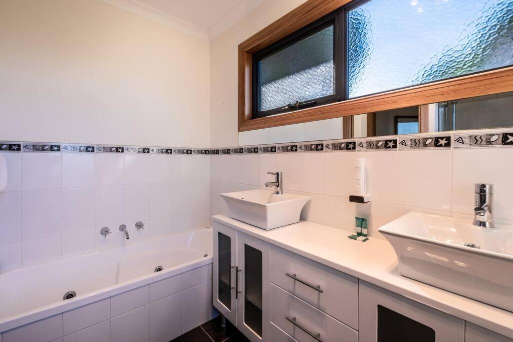 Two-Bedroom House photo 2