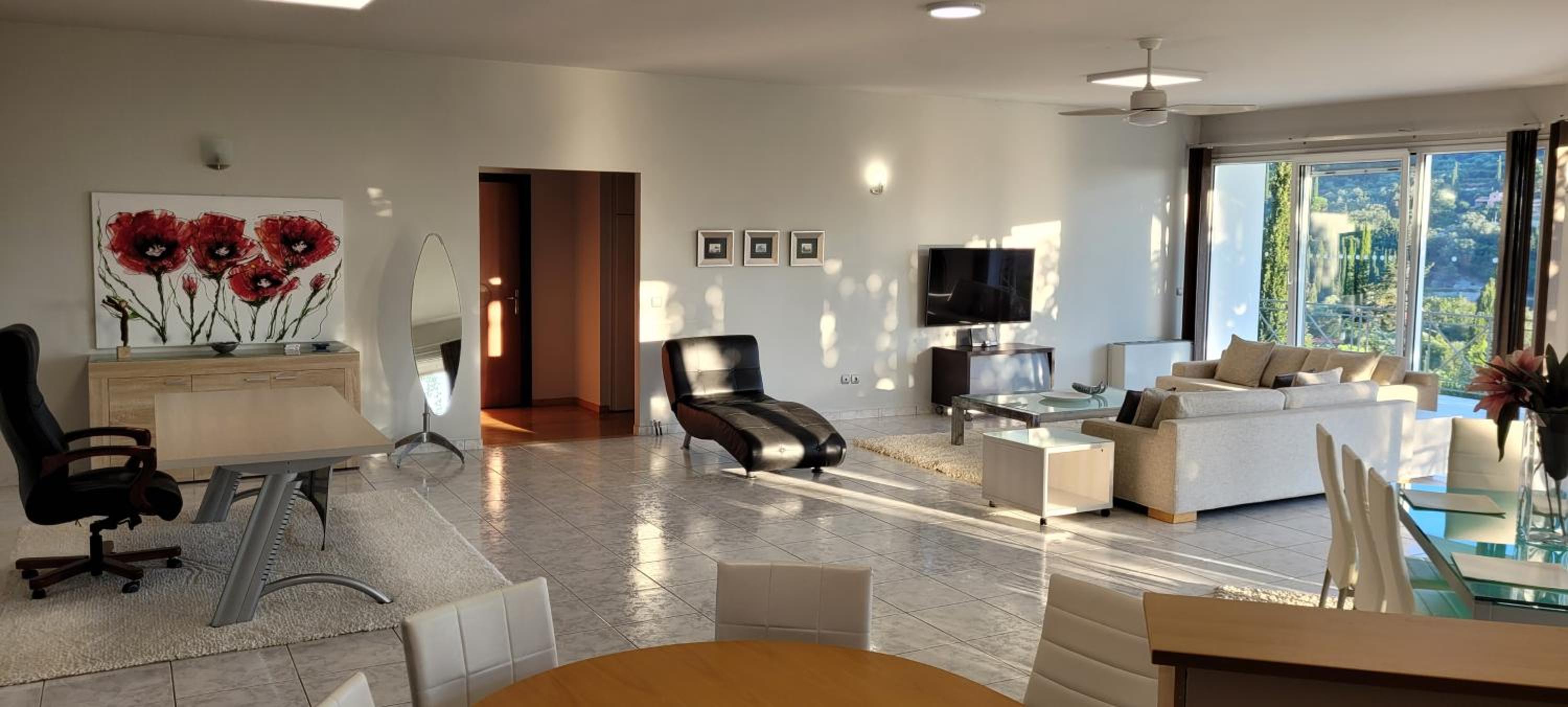 Three-Bedroom Deluxe Apartment