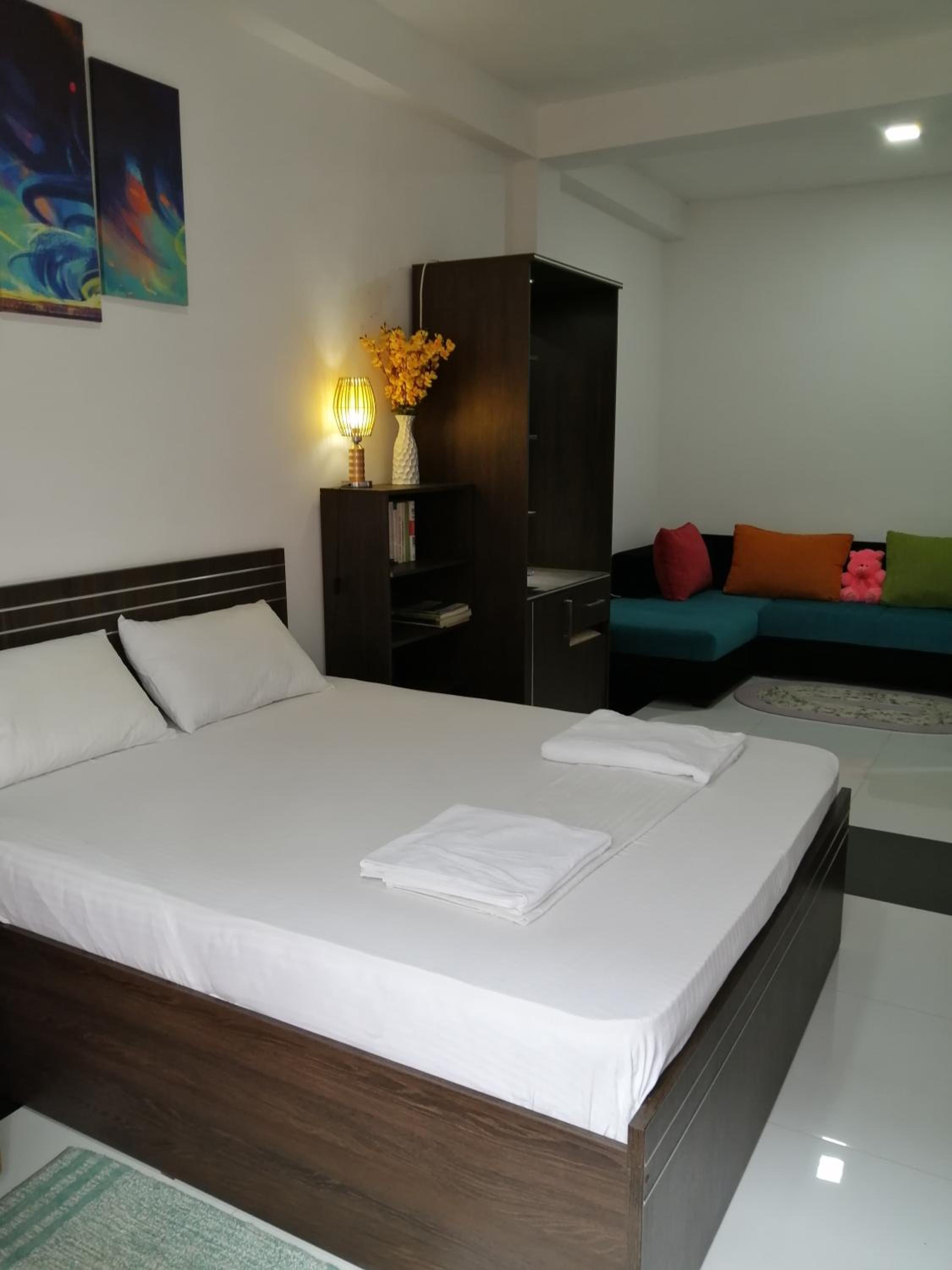 Deluxe Double Room with Balcony photo 3