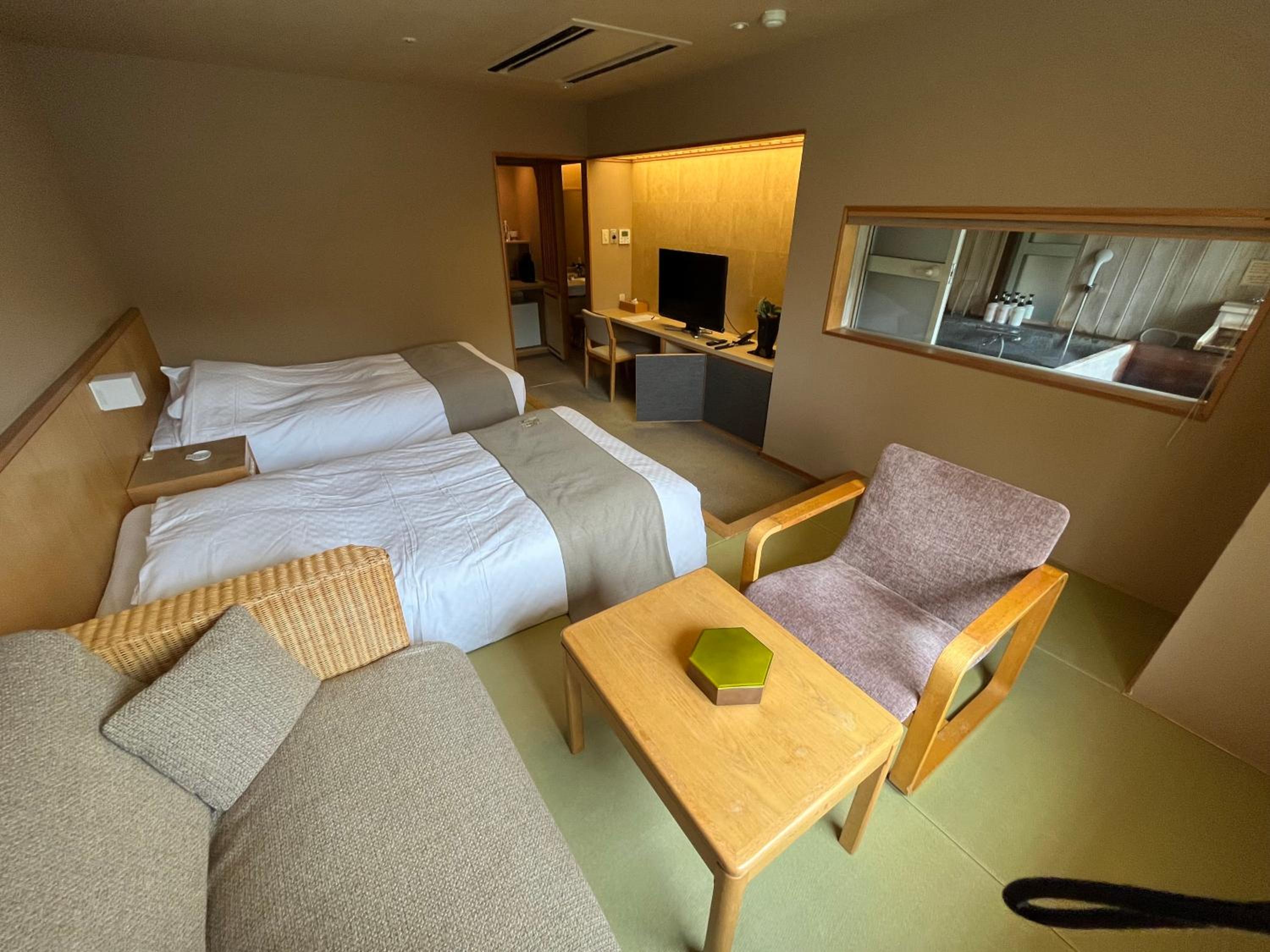 Twin Room with Japanese Cypress Bath - Non-Smoking photo 3