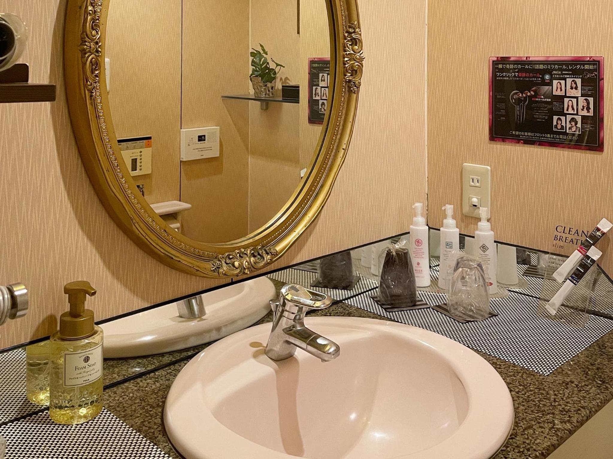 Double Room - Photo 9