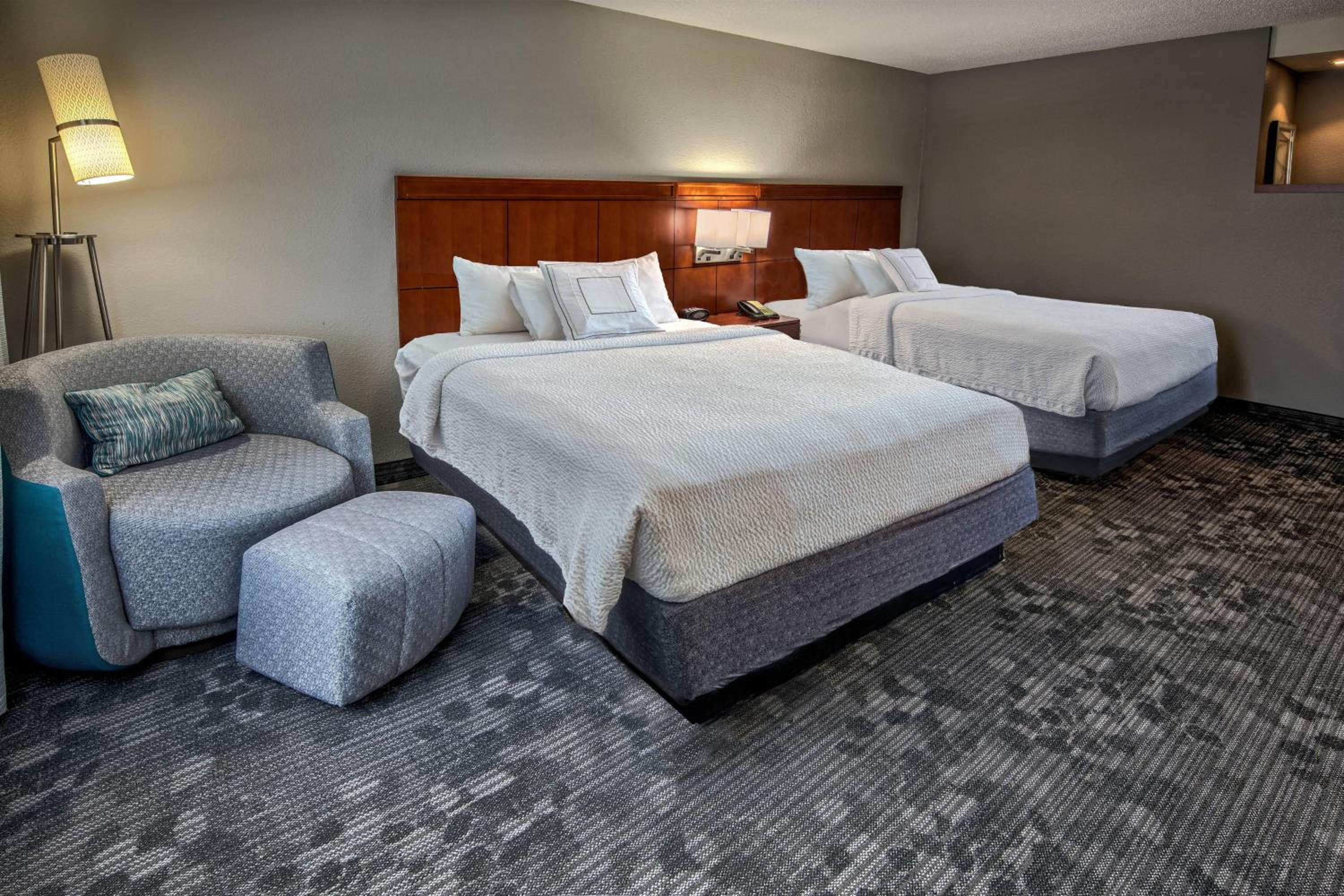 Queen Room with Two Queen Beds - Photo 1