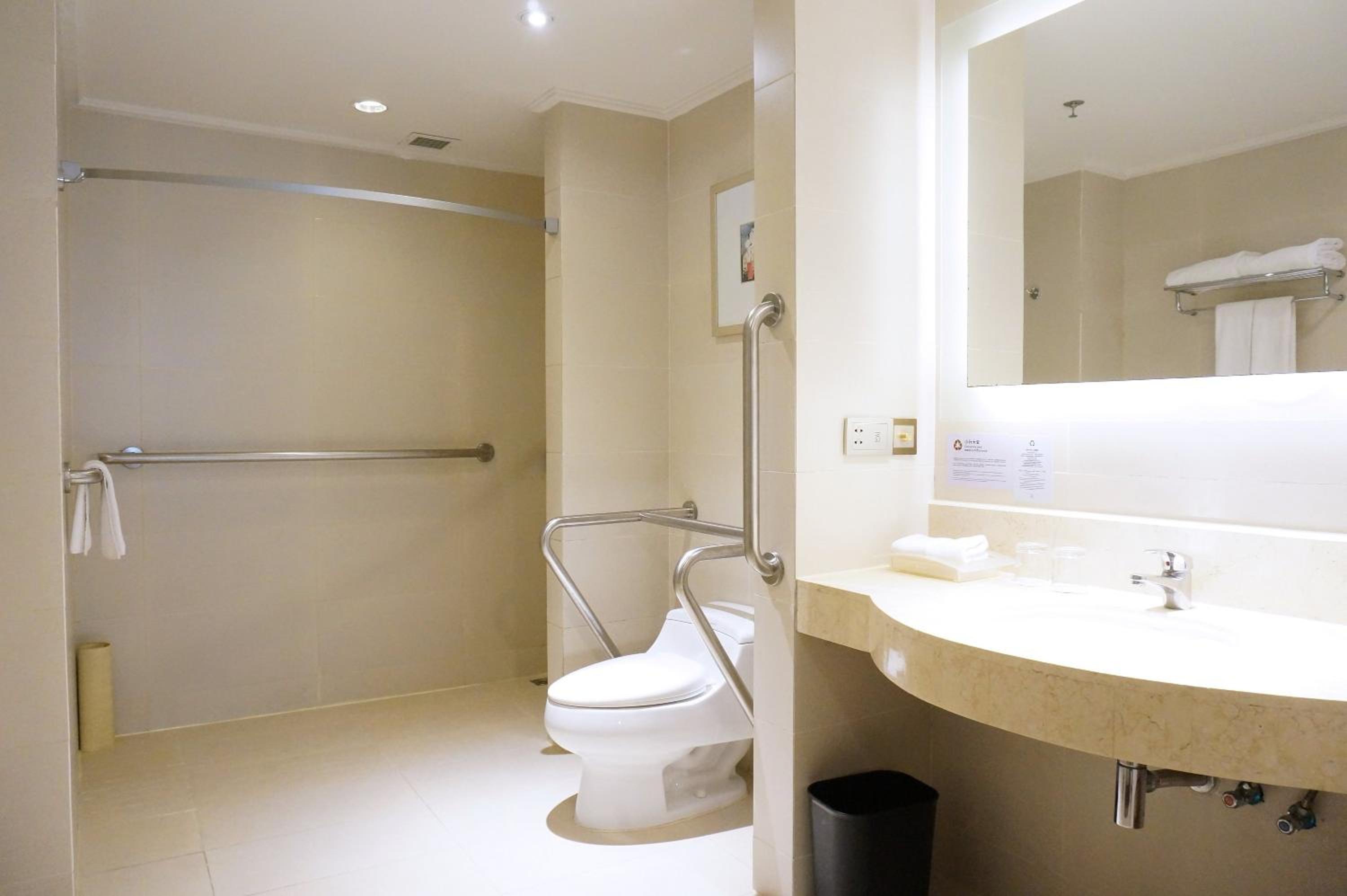 Standard King Room - Accessible