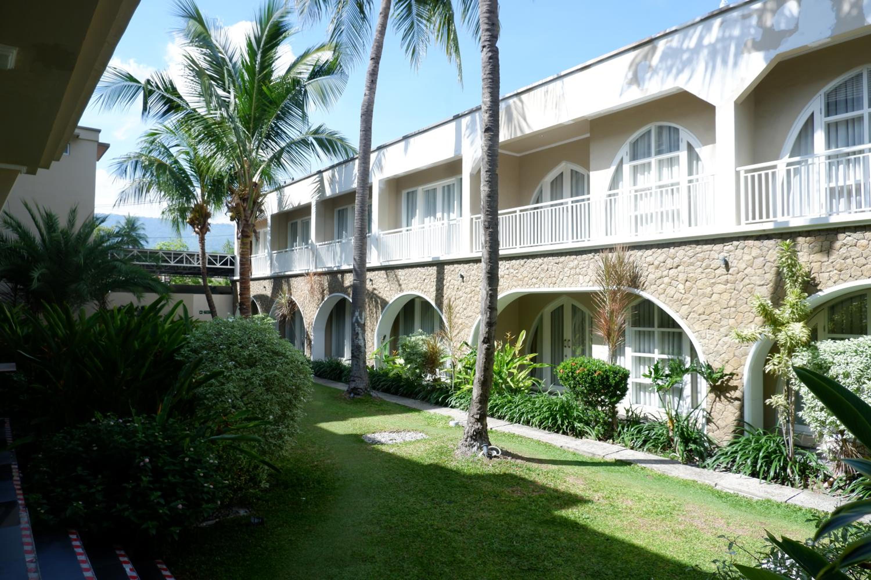 Double Room with Garden & Pool View photo 3