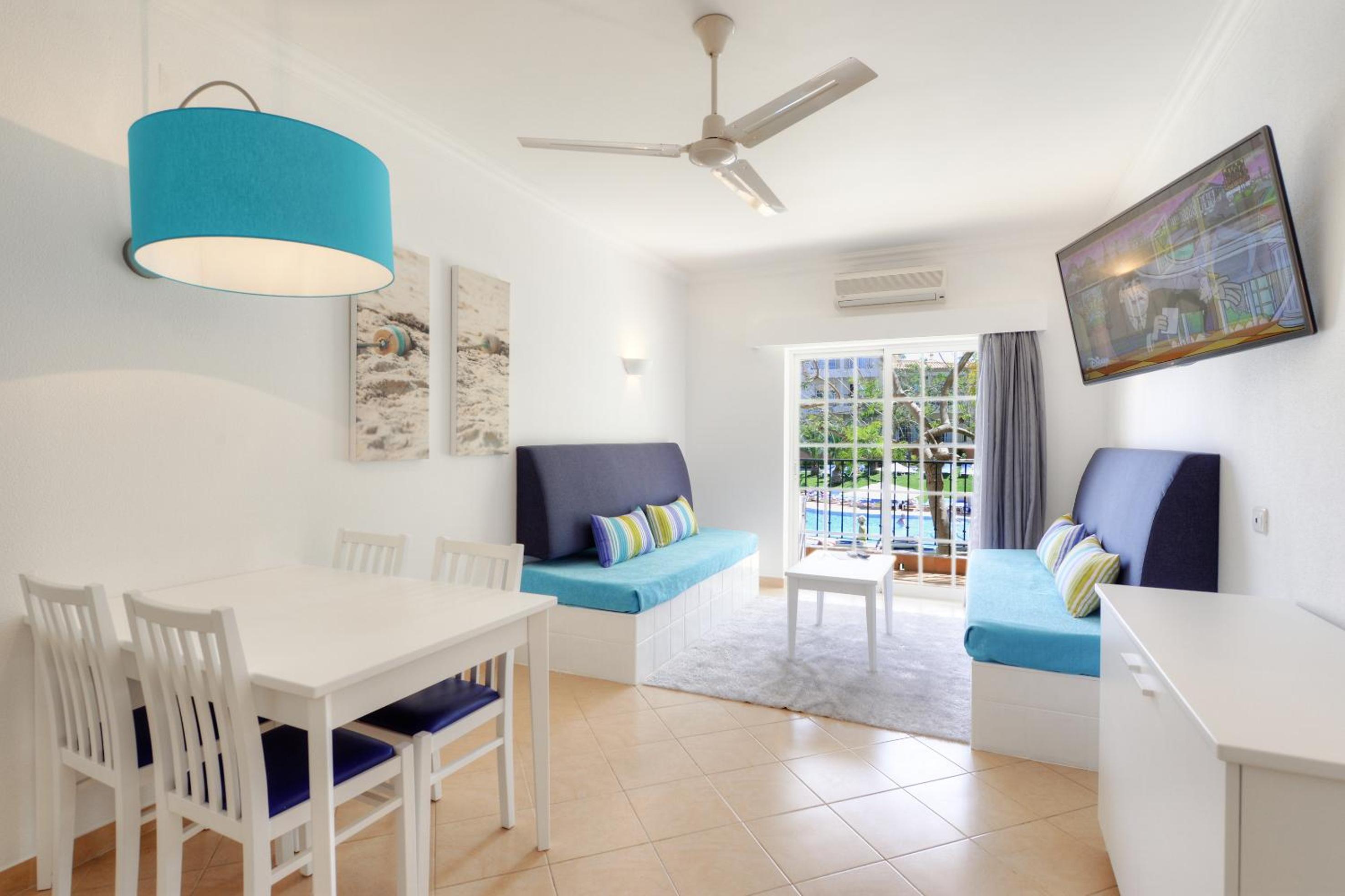 One-Bedroom Apartment with Pool View  photo 2