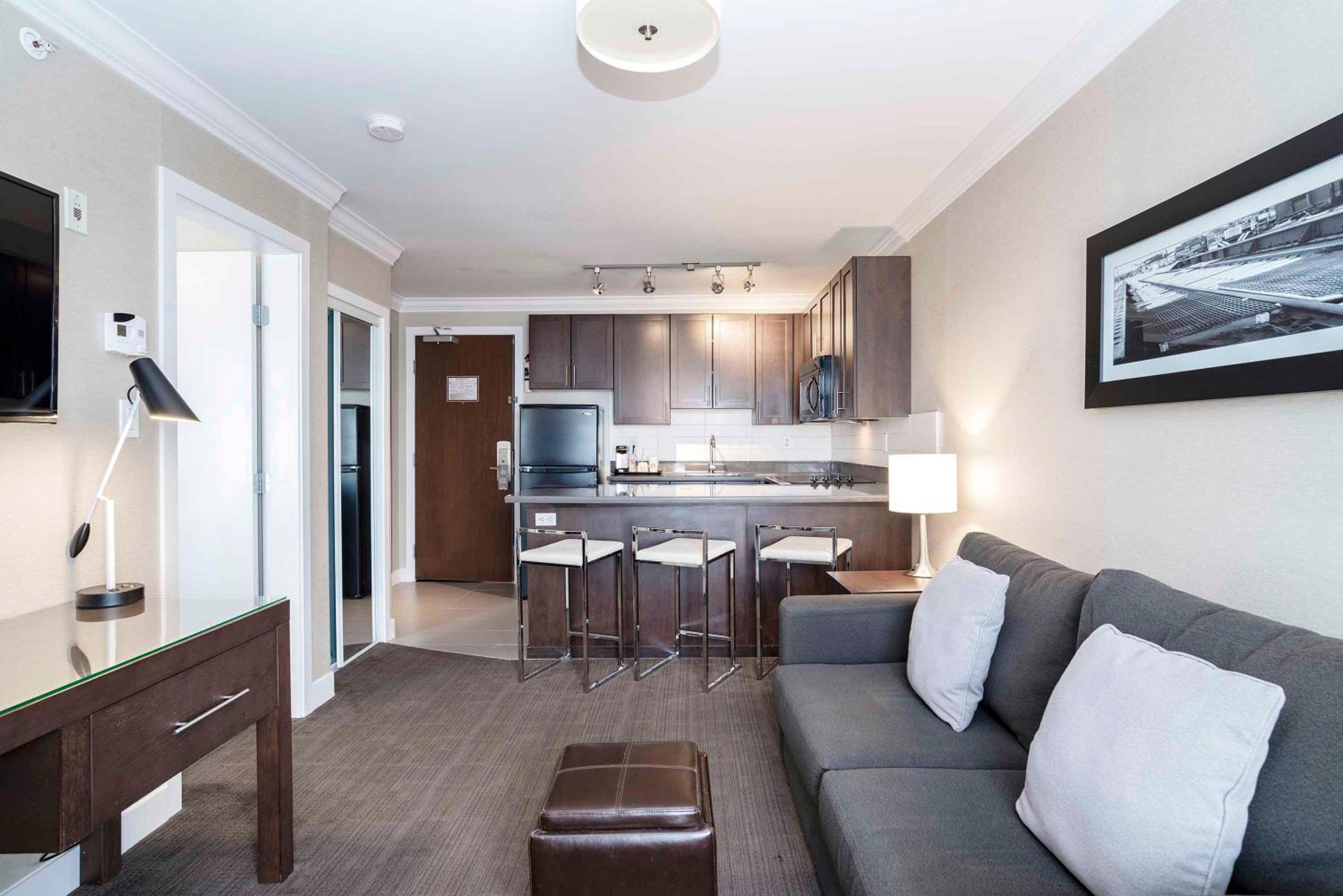 Standard Suite, 1 King Bed, Kitchen - Photo 7