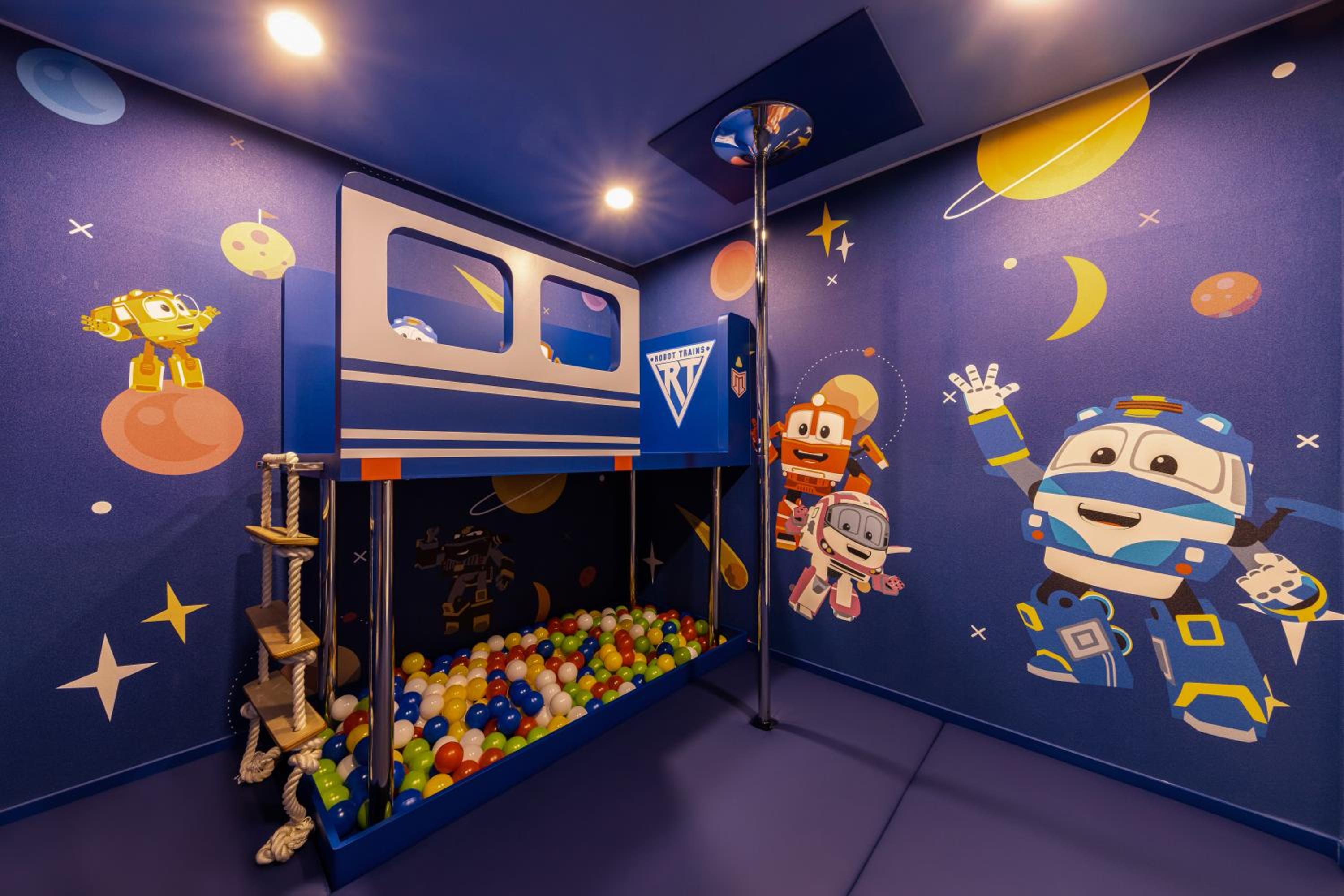 [Valley Village] Character Room - Robot Train photo 3