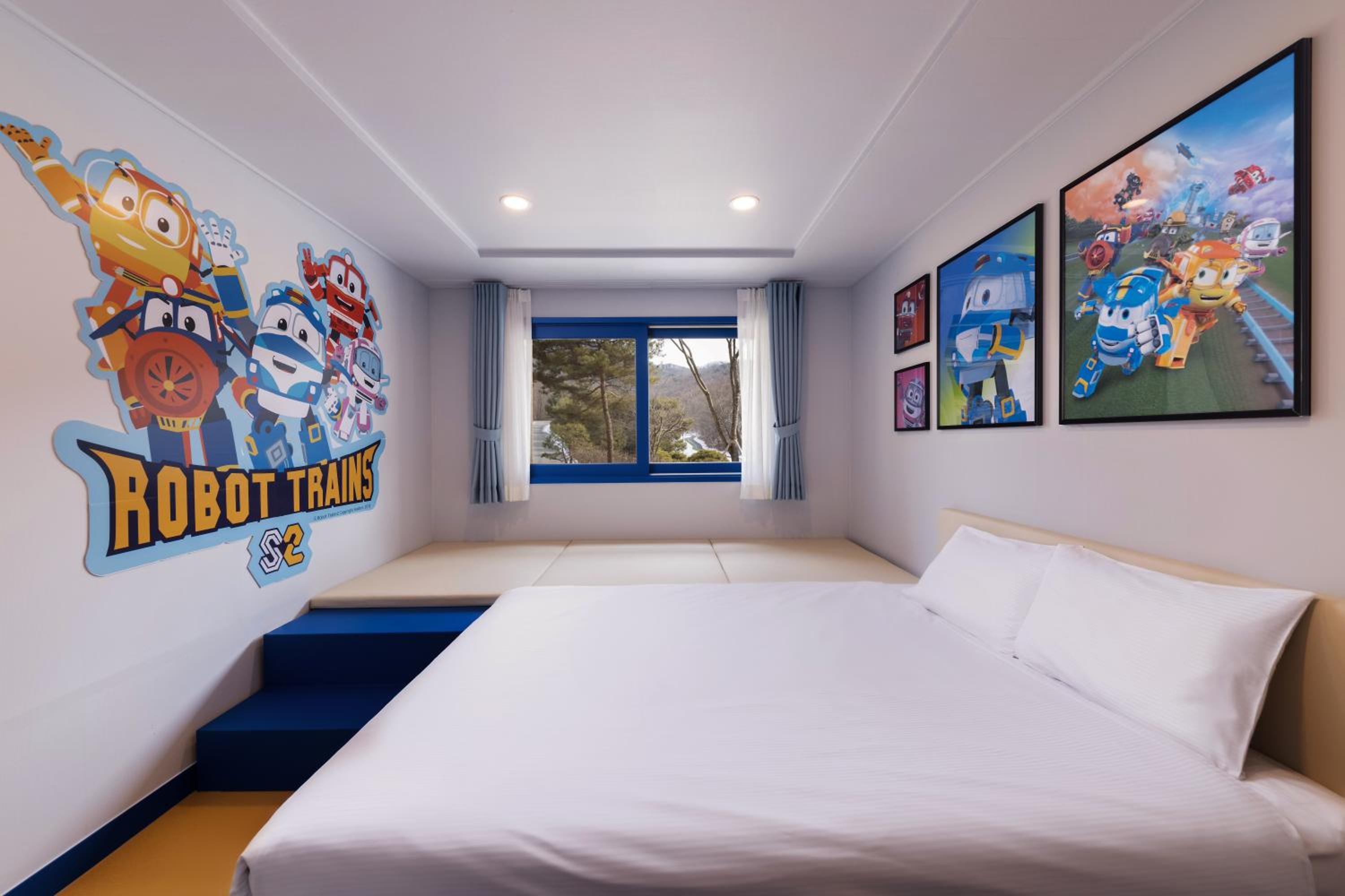 [Valley Village] Character Room - Robot Train photo 1