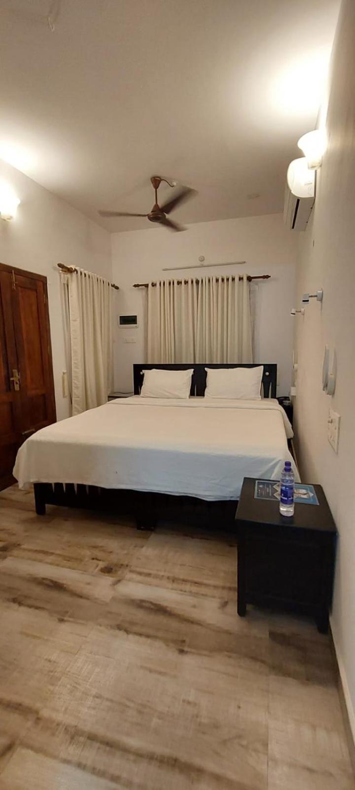 Standard Double or Twin Room photo 1