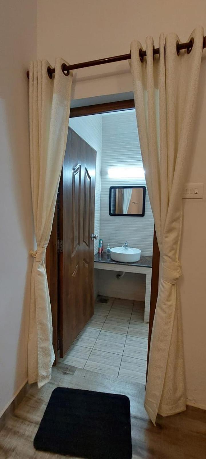 Standard Double or Twin Room photo 3