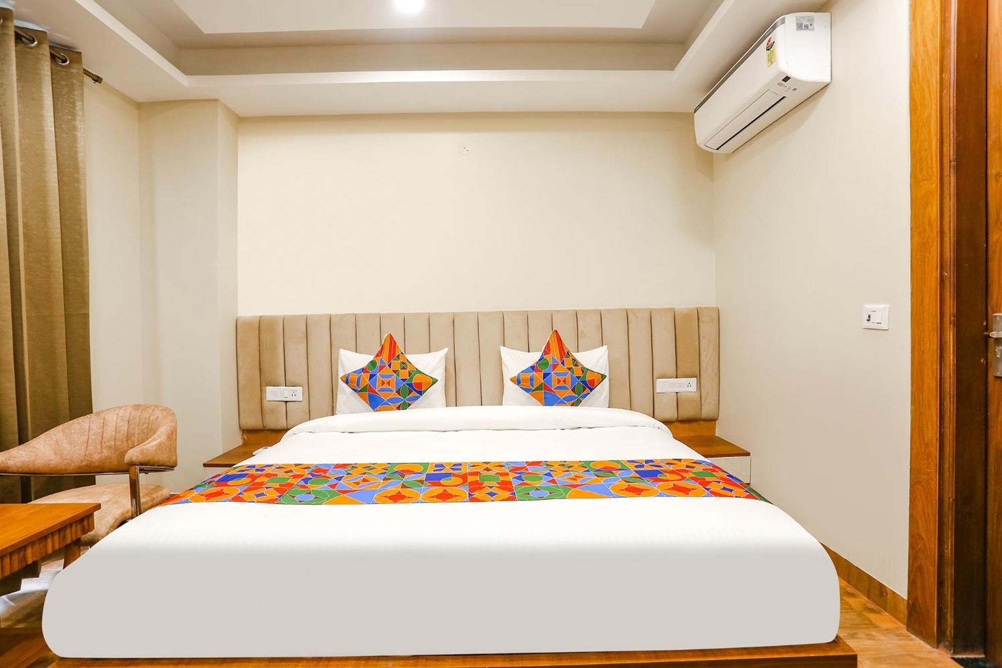 Deluxe Room - Photo 2