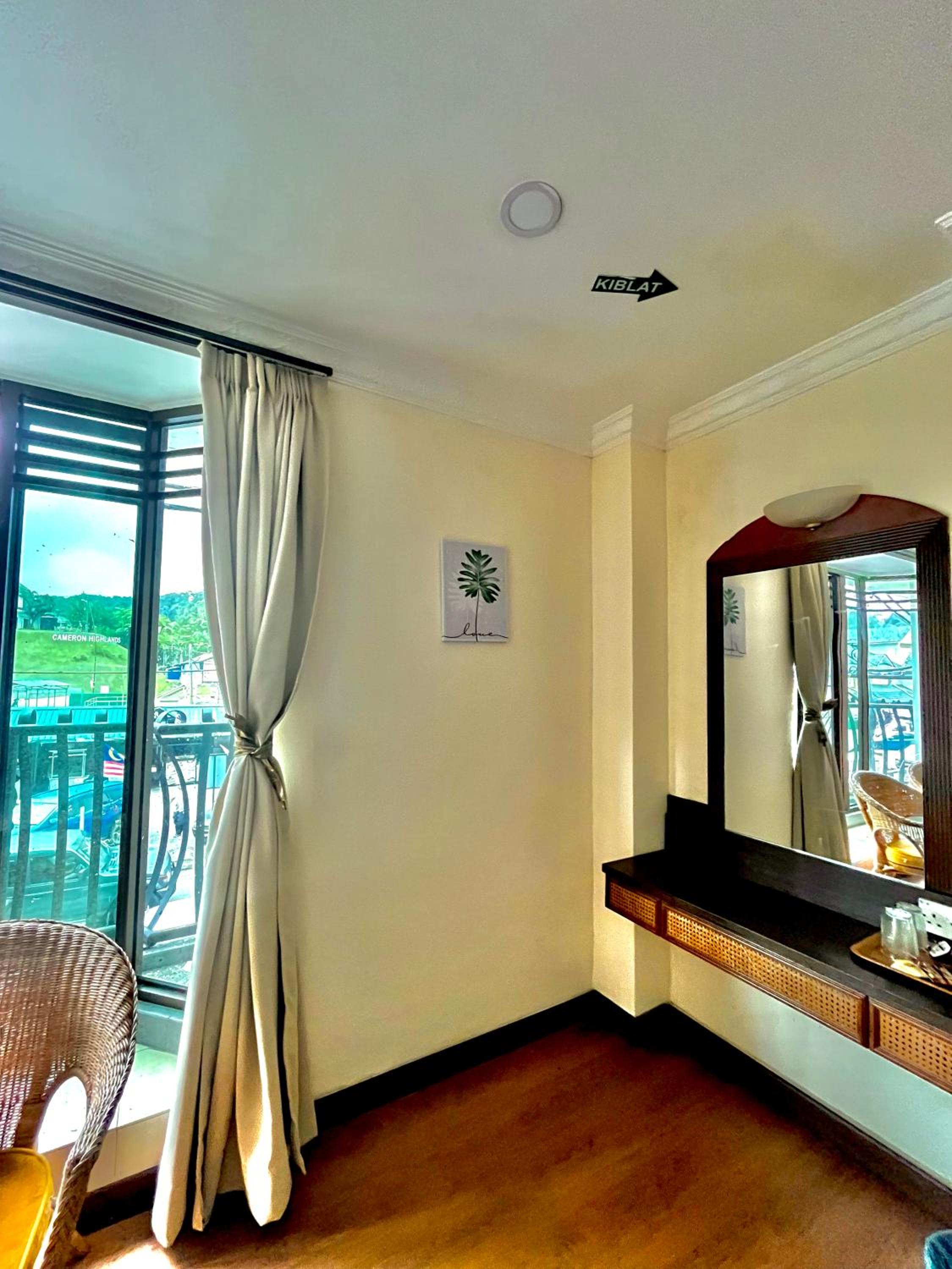 Deluxe Room with City View - Photo 5