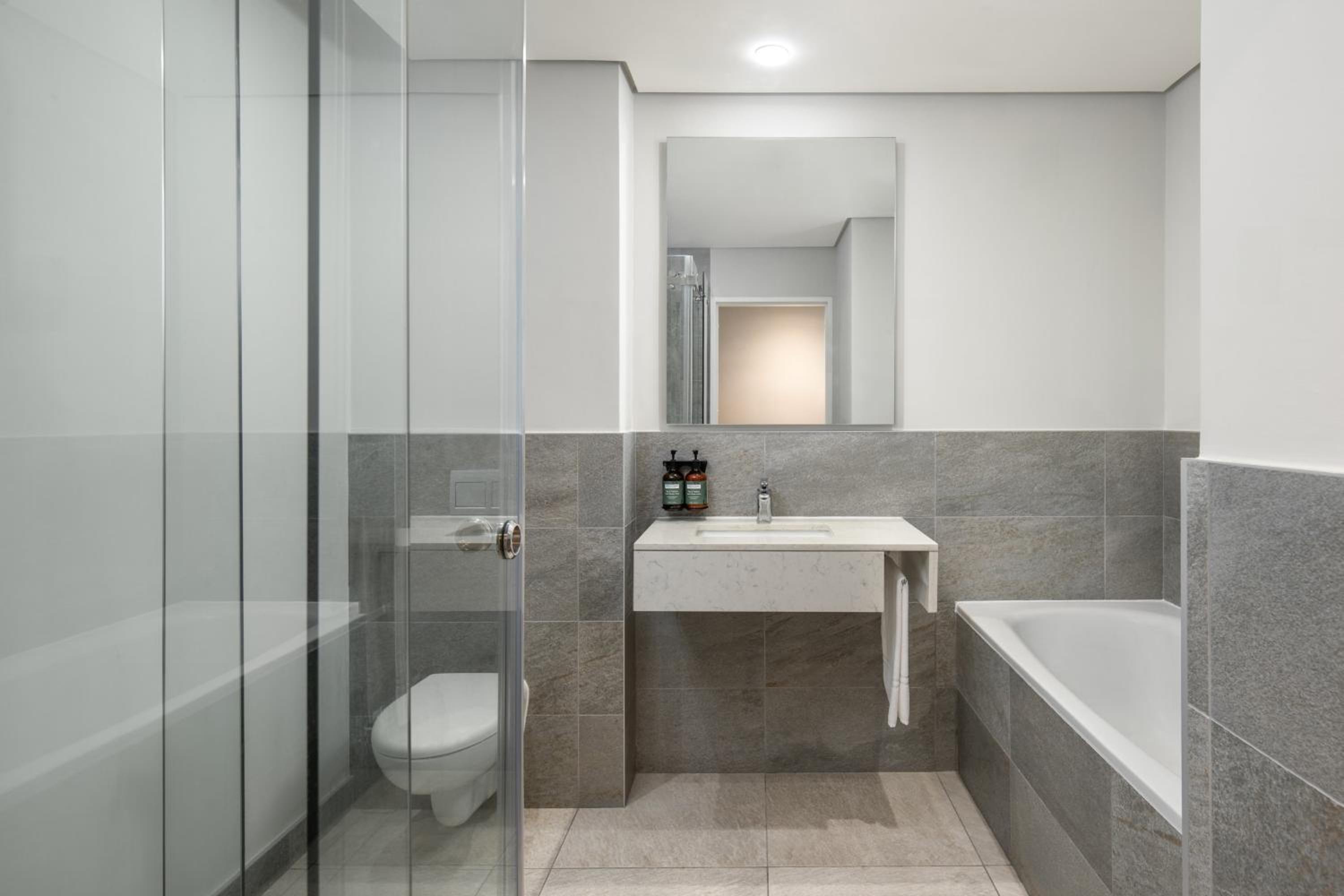 Premium Twin Room with City View photo 2