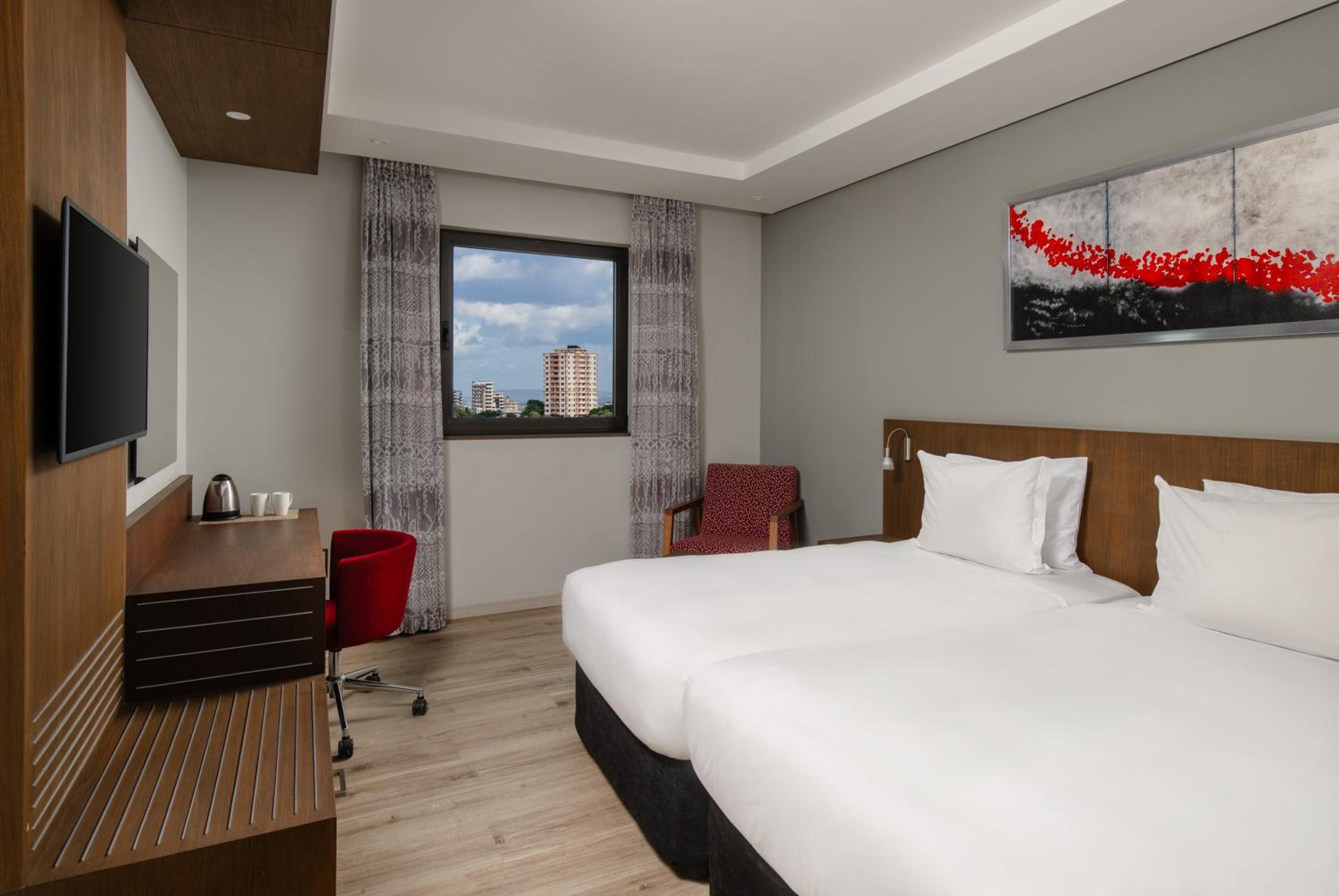 Premium Twin Room with City View photo 3
