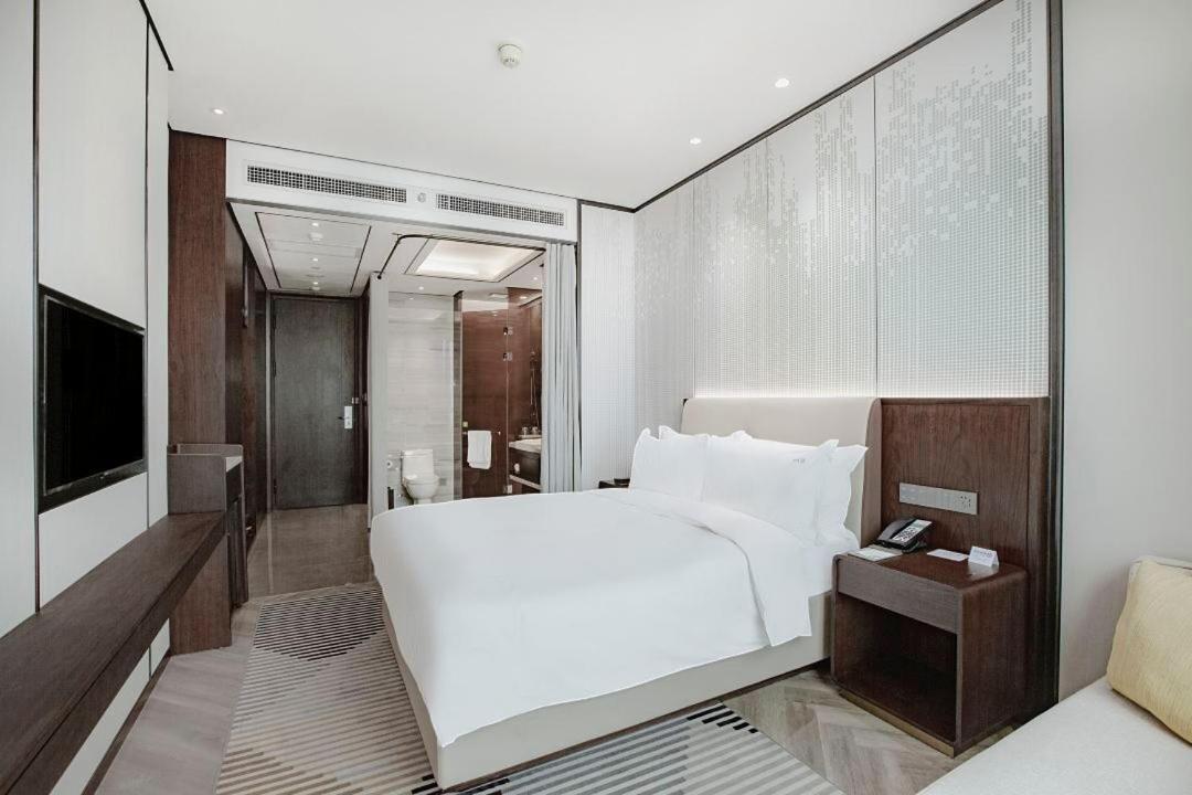 Premium King Room with City View - Photo 8