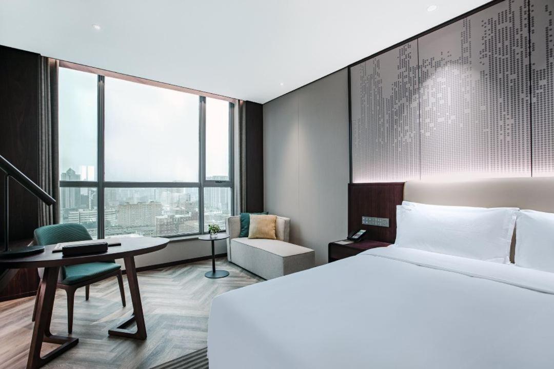 Premium King Room with City View - Photo 7