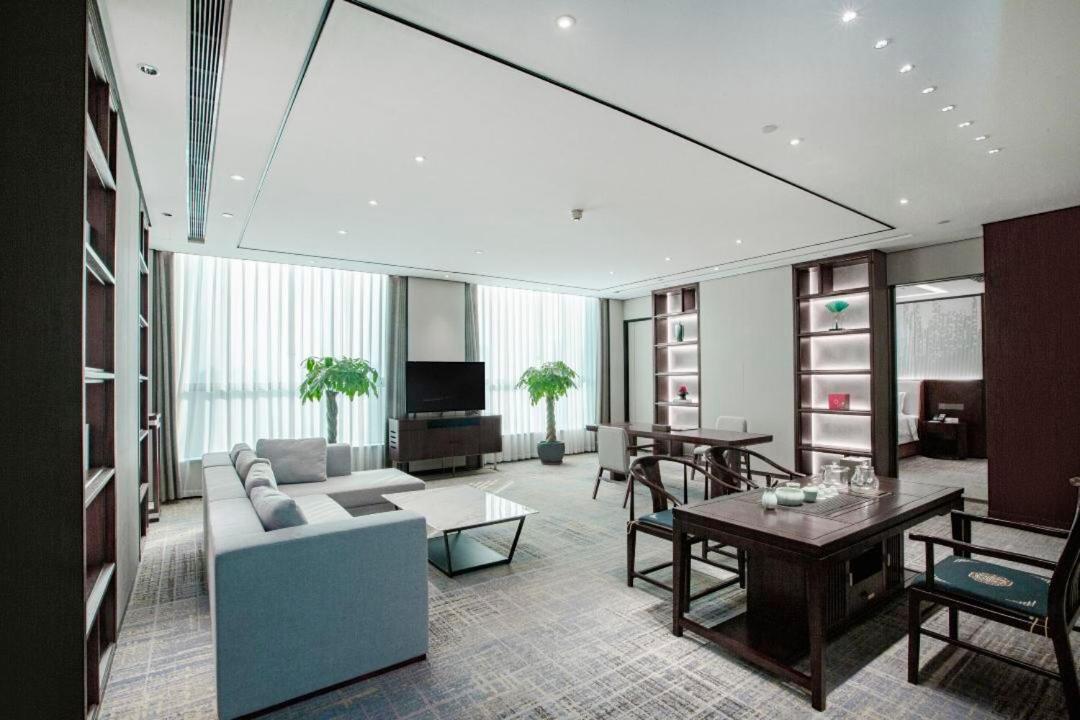 1 King One-Bedroom Suite photo 1