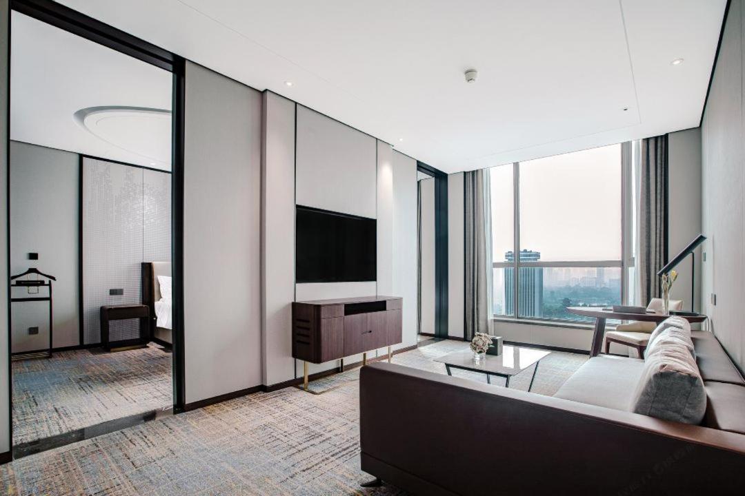 One-Bedroom Suite - Photo 1