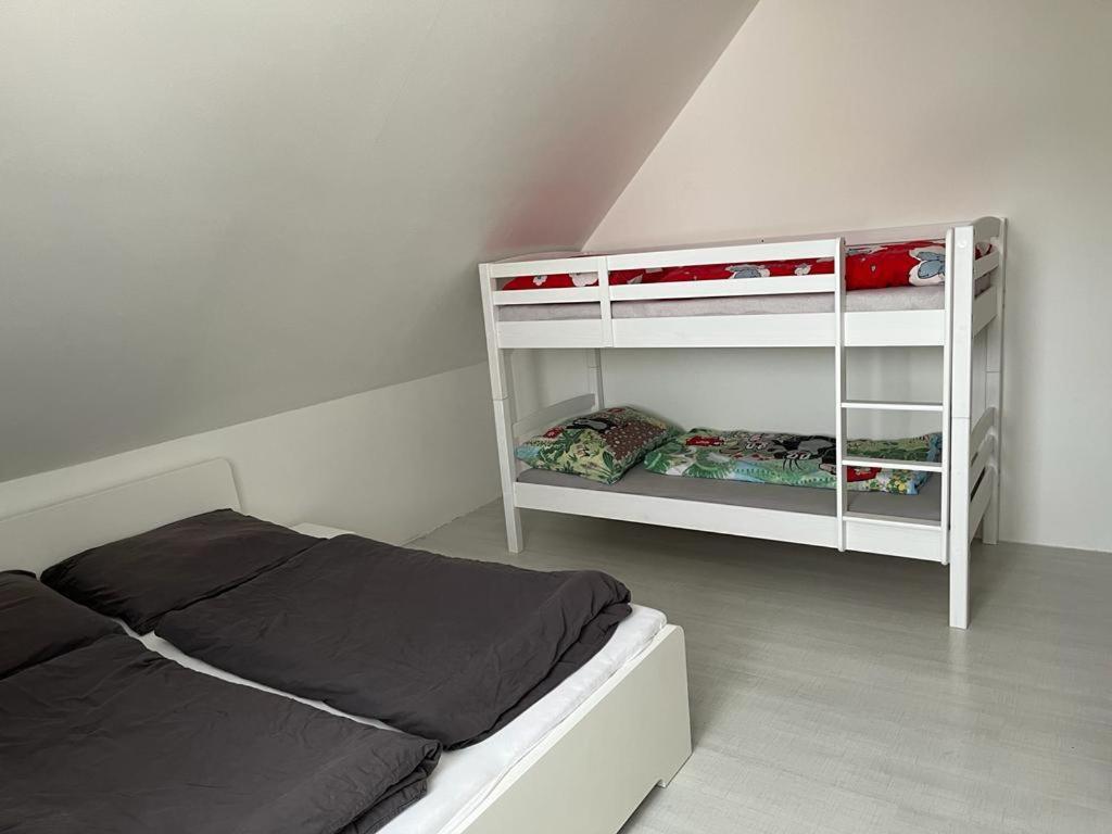 Six-Bedroom House photo 1
