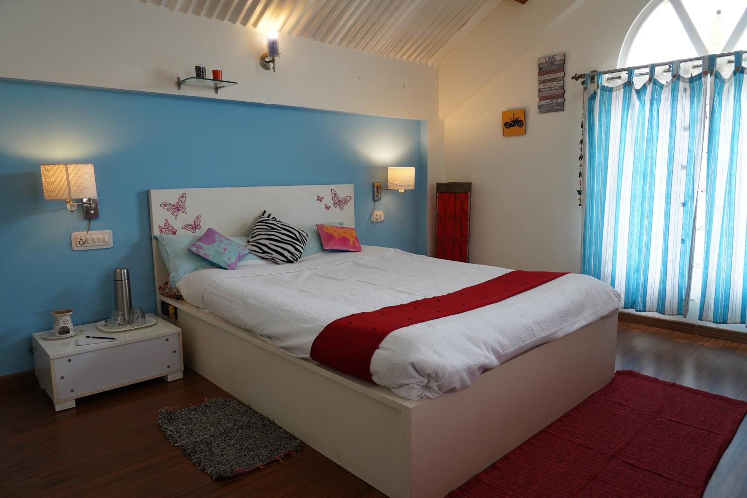 Deluxe King Room photo 2
